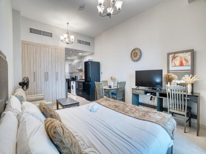 Elegant With Burj Khalifa & Canal View - 1901 Apartment *