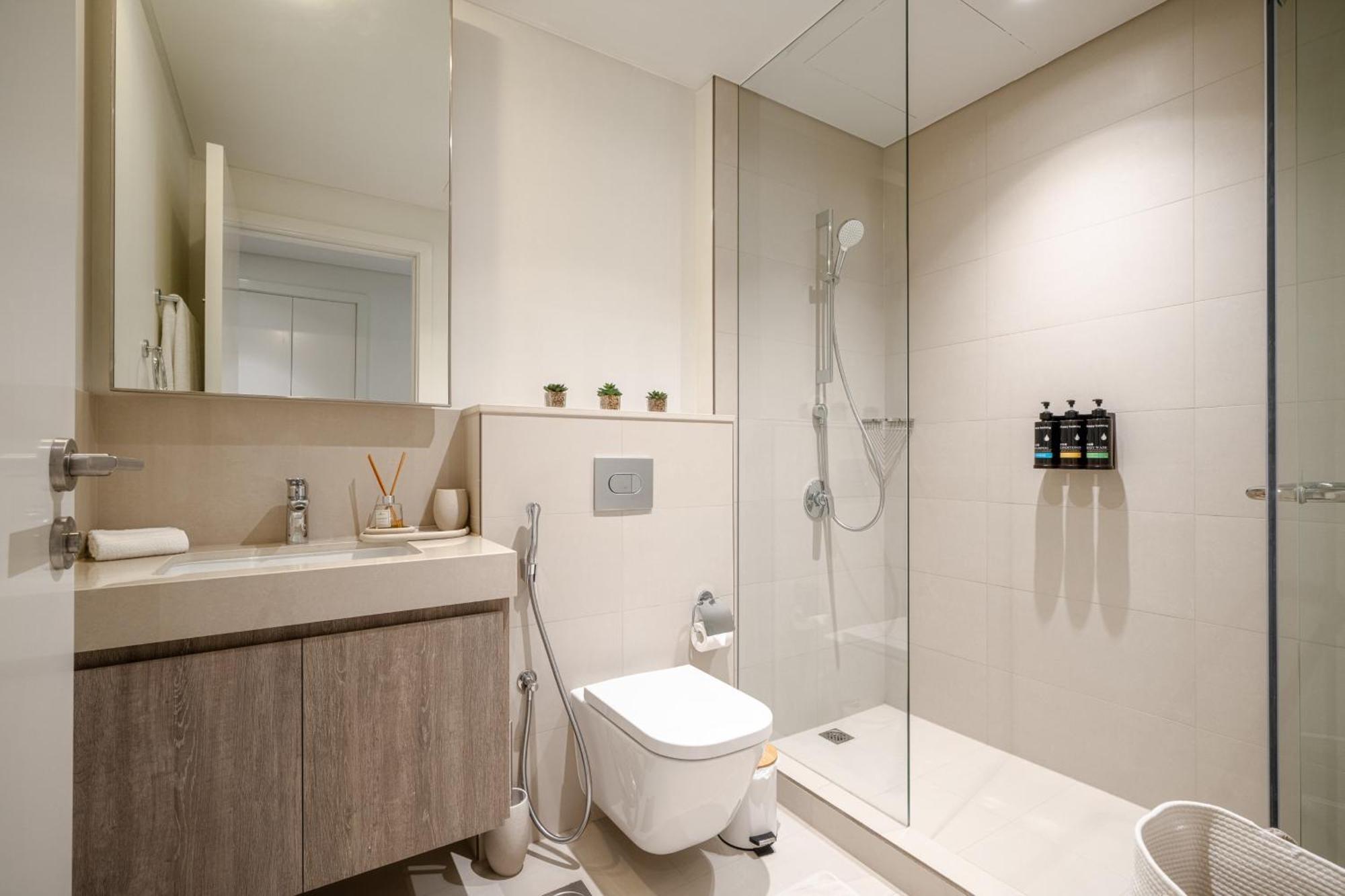Arthouse Views - Burj Khalifa View & Mall Access Apartment Dubai