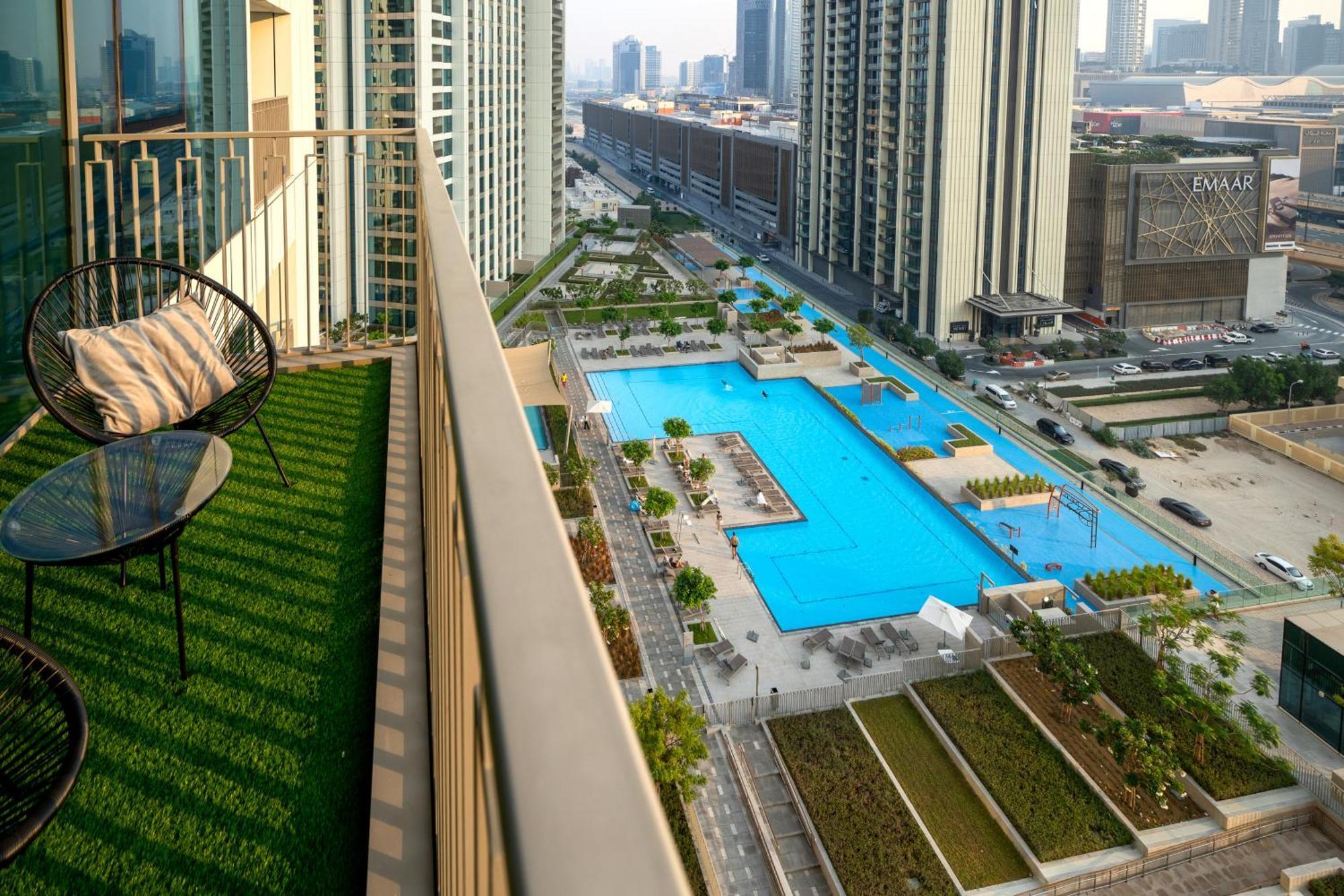 Arthouse Views - Burj Khalifa View & Mall Access Apartment