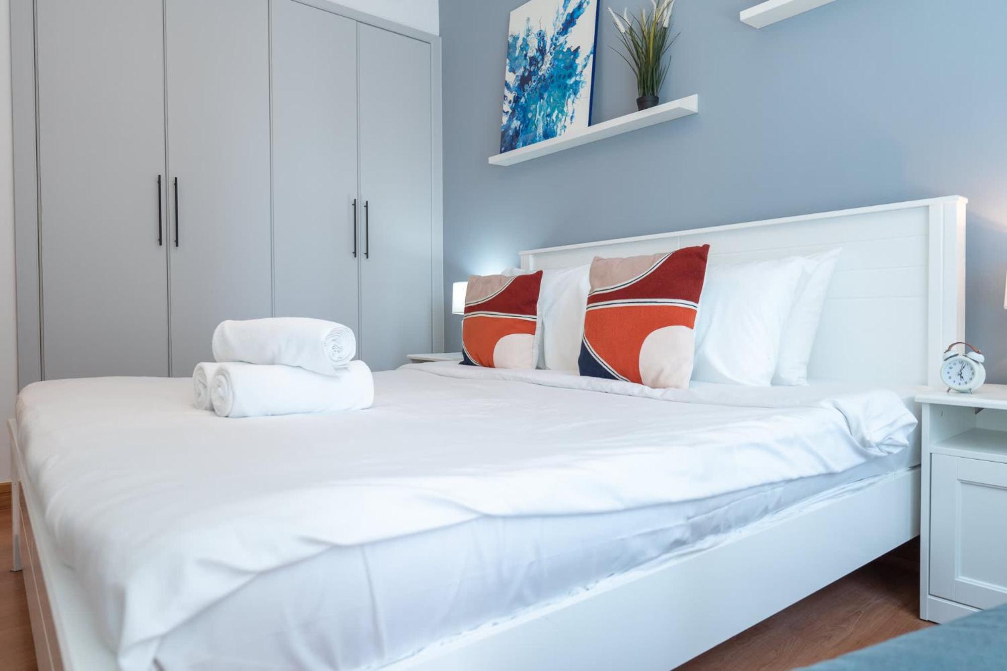 Apartment Minimalist Airy 3-bedroom With Cityscape View In Marina Dubai