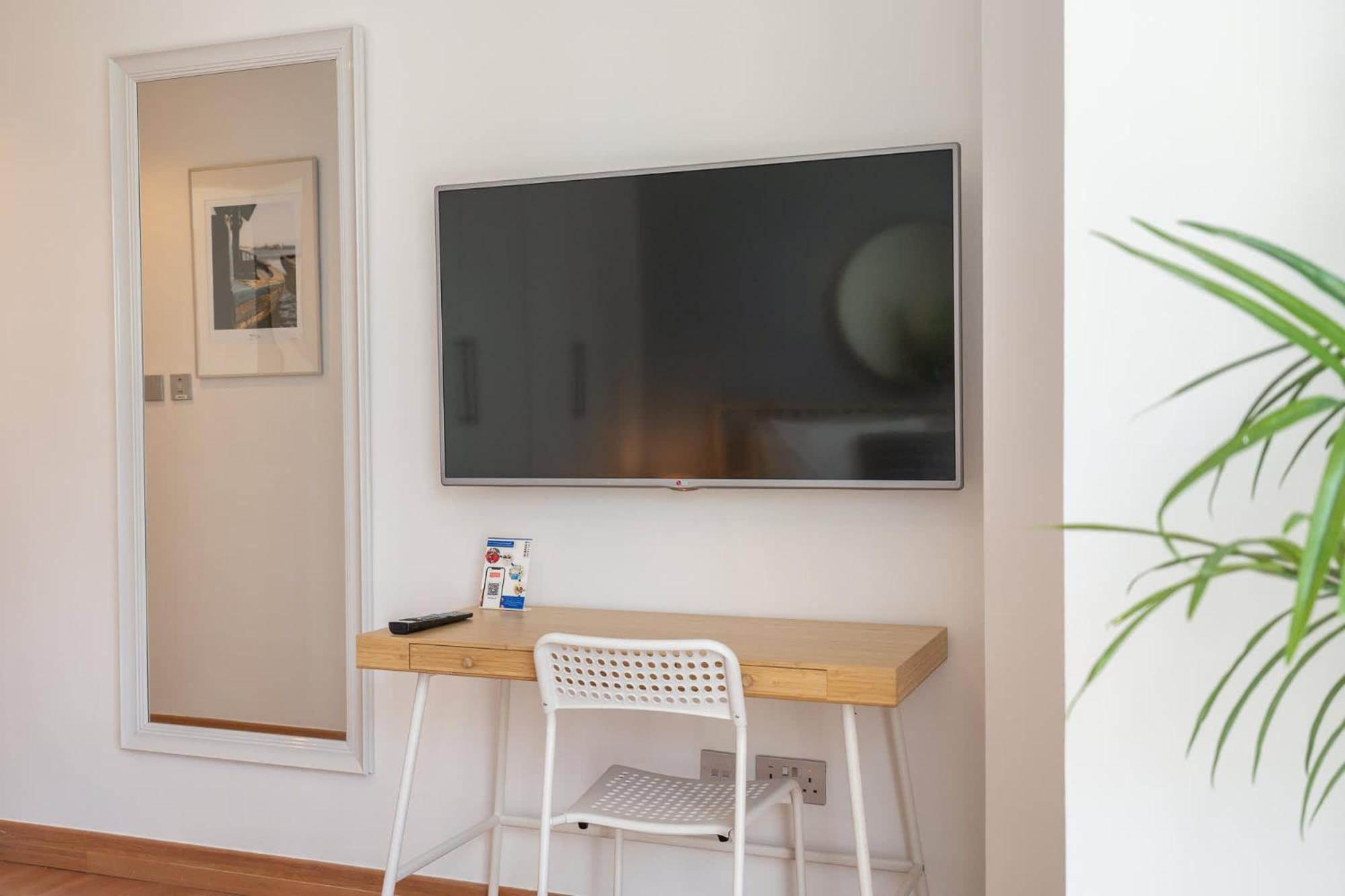 Apartment Minimalist Airy 3-bedroom With Cityscape View In Marina Dubai