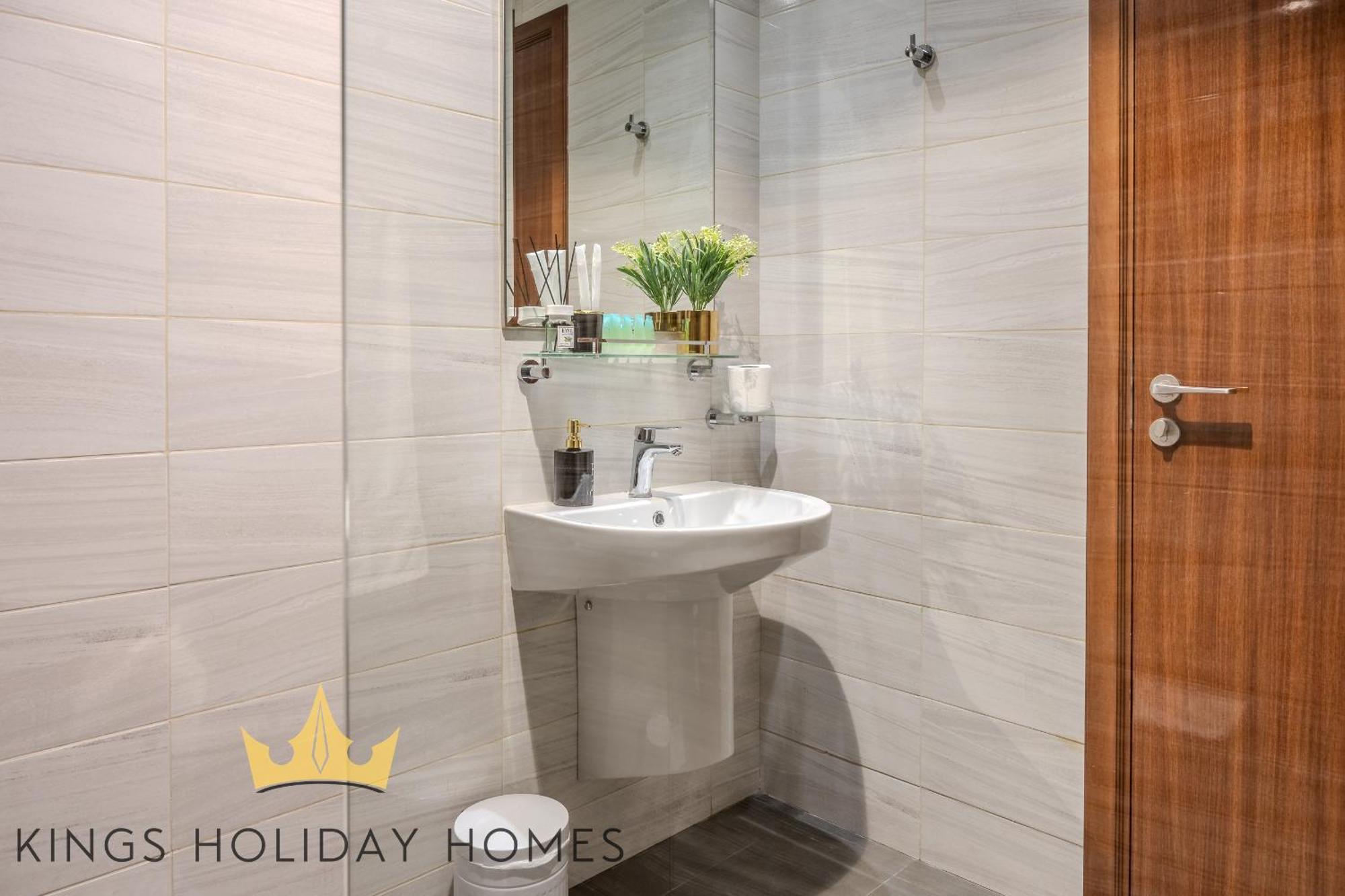 Kings Homes Luxury 2 Dunya Tower Burj Khalifa St Guest house Dubai