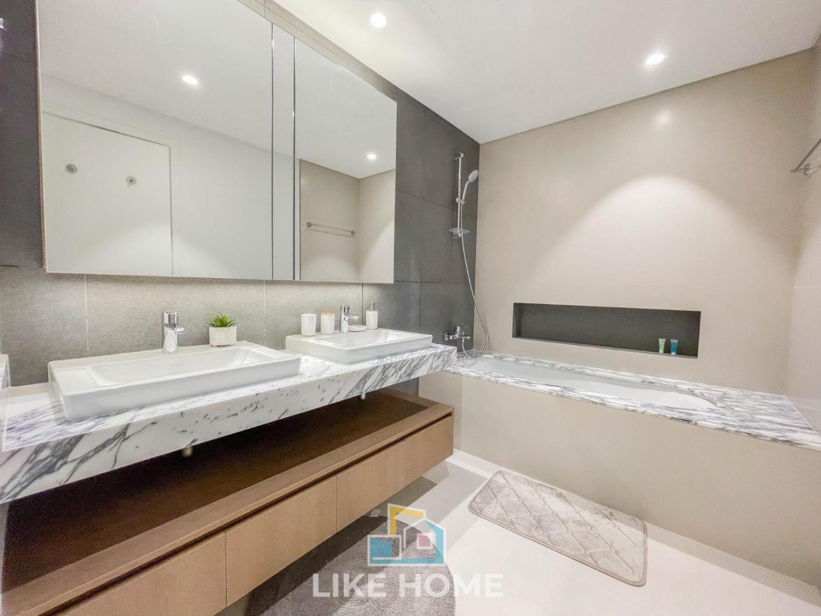 Like - 4901 Spacious & Cozy 2bhk In The Grand Creek Apartment *