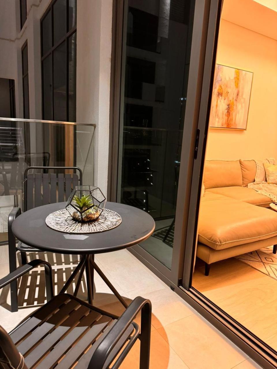 Apartment Burj Khalifa View Modern 1bhk With Balcony *