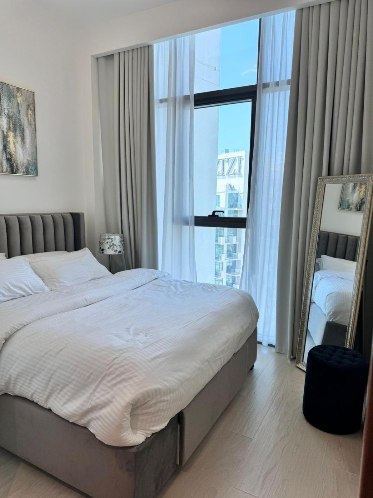 Burj Khalifa View Modern 1bhk With Balcony *