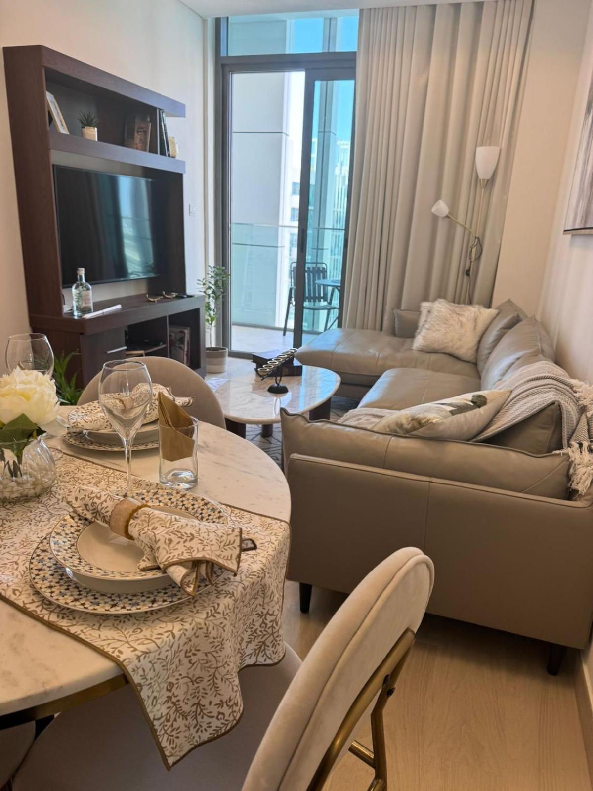 Apartment Burj Khalifa View Modern 1bhk With Balcony *