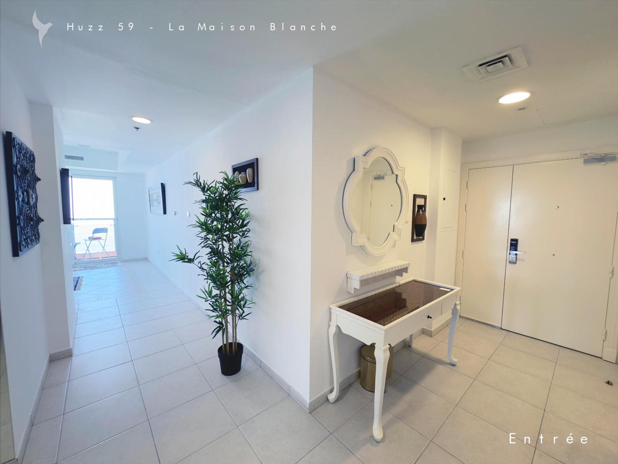 Huzz 59 - La Maison Blanche Apartment Dubai