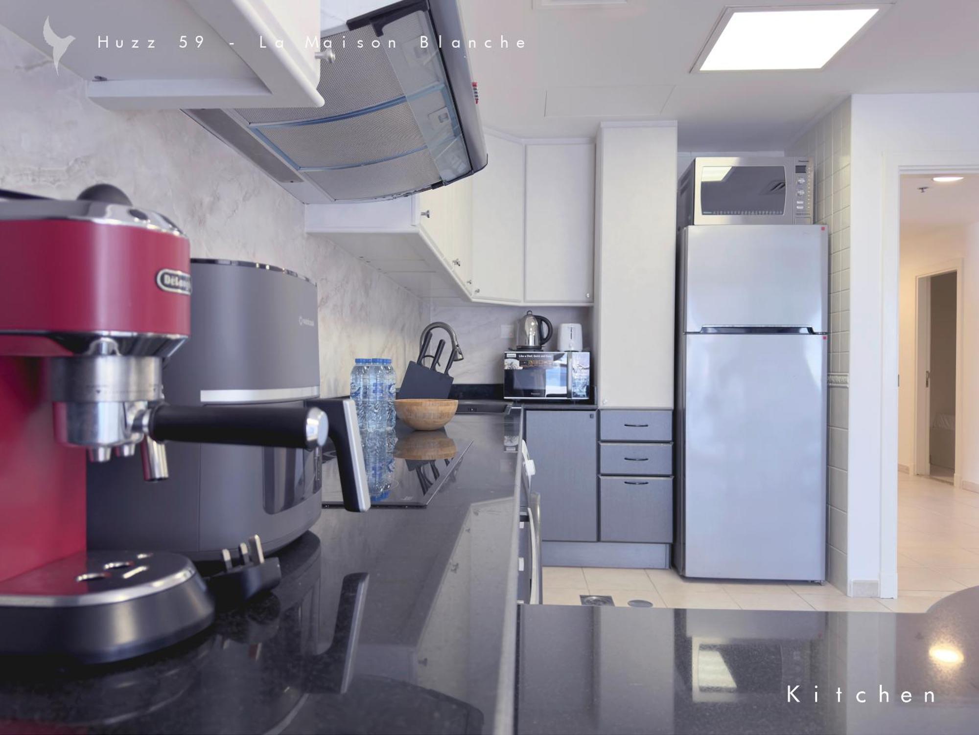 Huzz 59 - La Maison Blanche Apartment Dubai