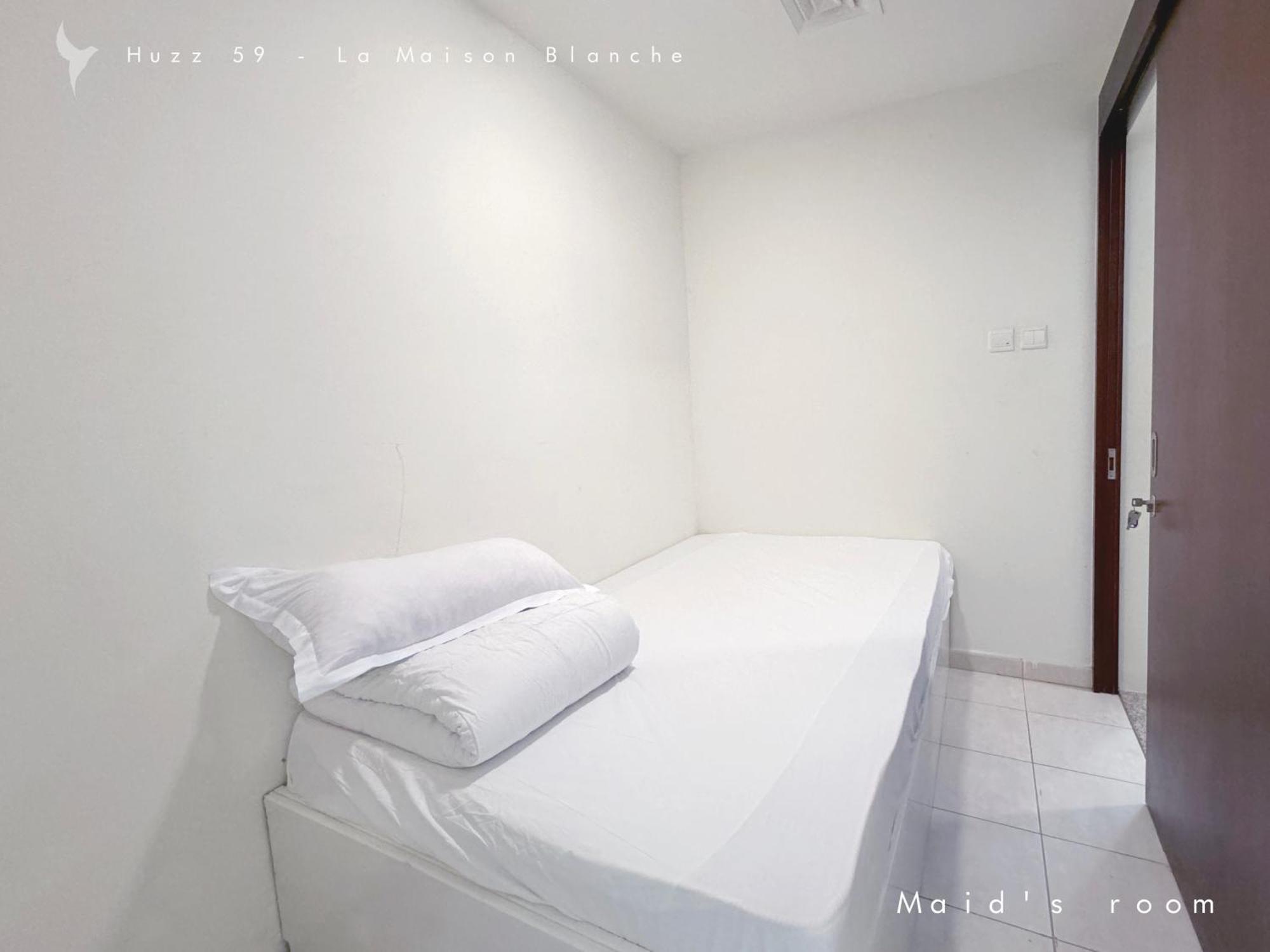 Huzz 59 - La Maison Blanche Apartment *