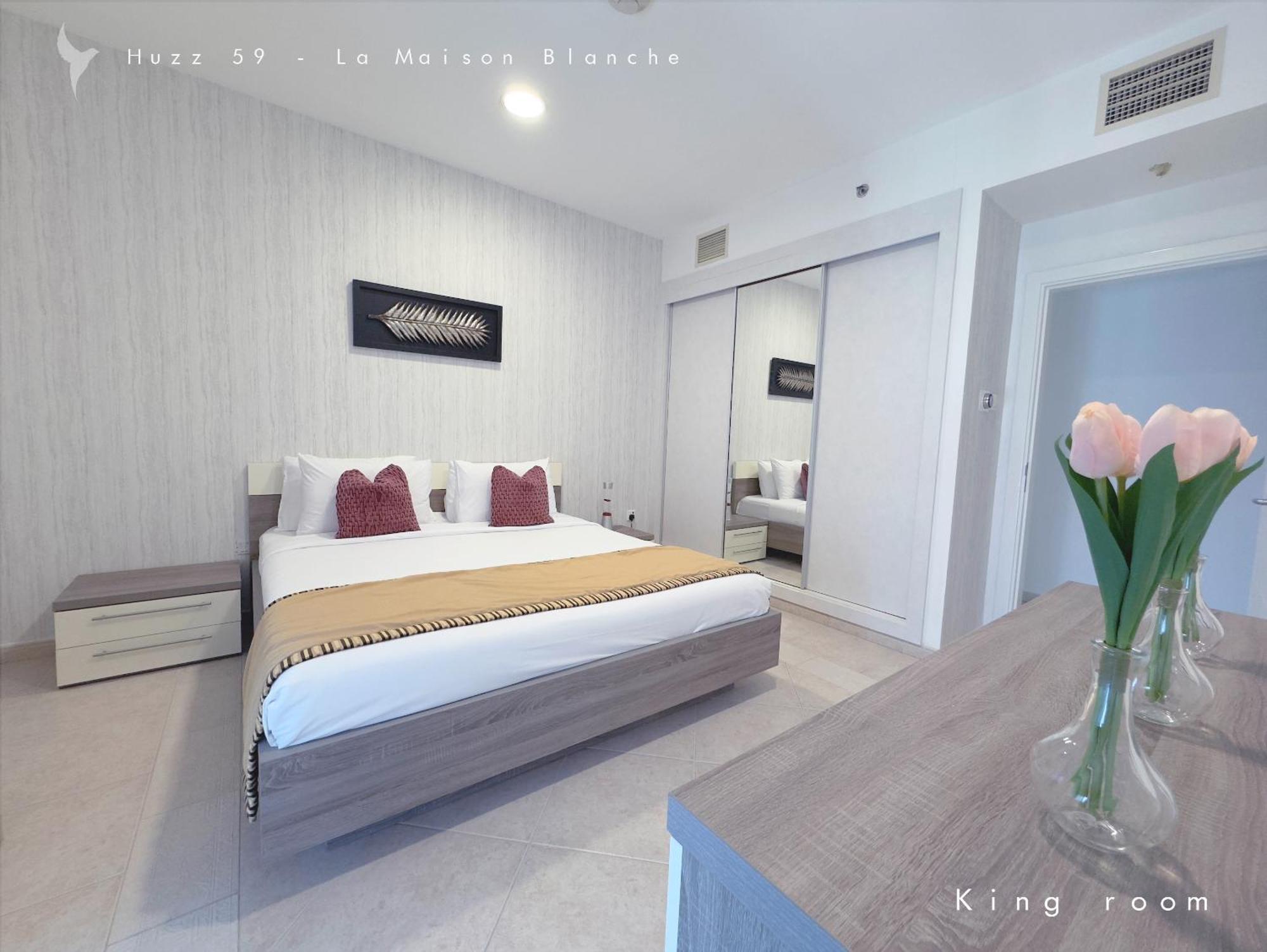 Huzz 59 - La Maison Blanche Dubai