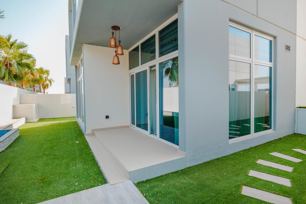 Luxurious 6-bedroom With Scenic Views Villa Dubai