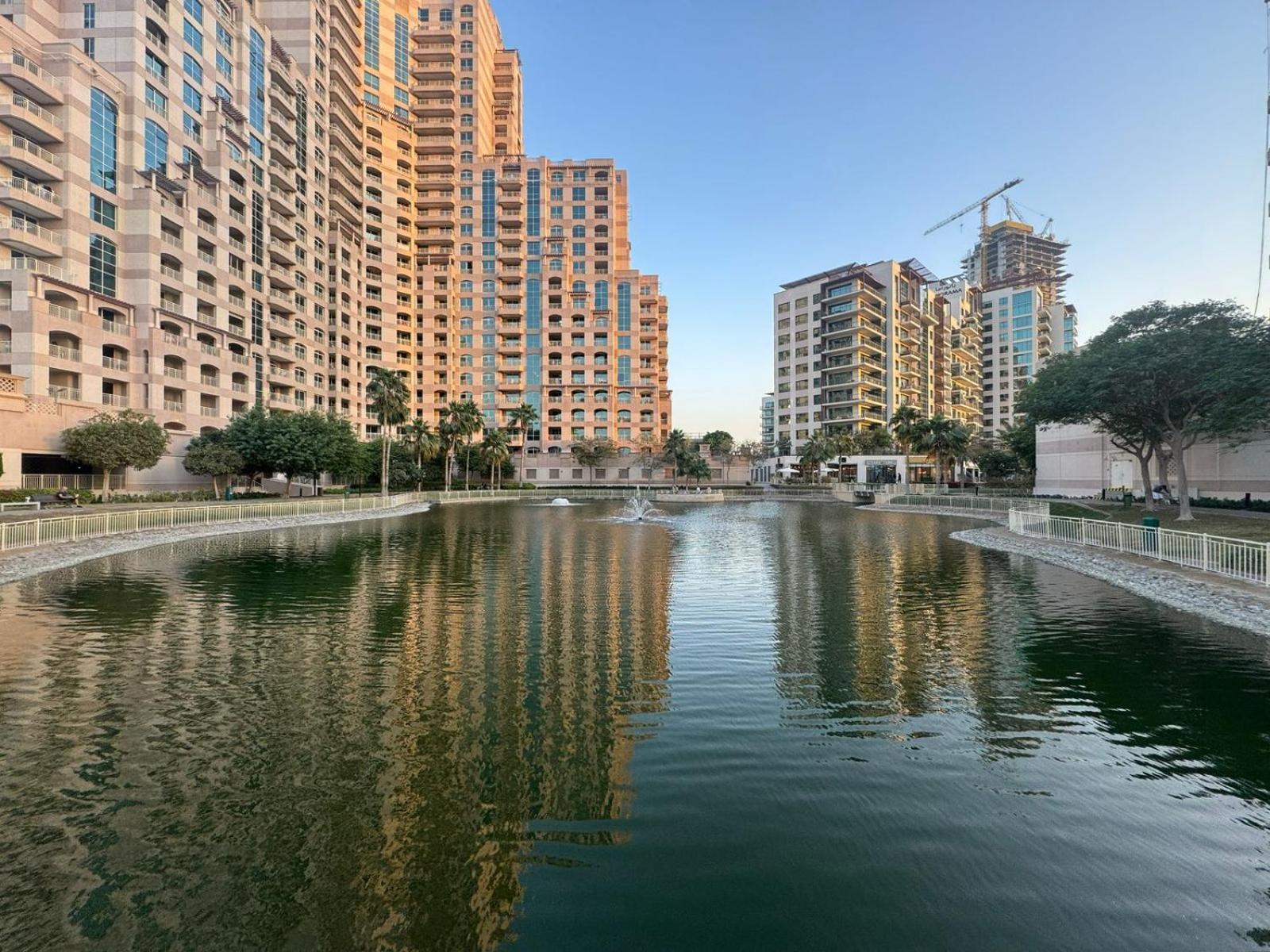 Luxe 1br In Fairways East With Canal Views Dubai