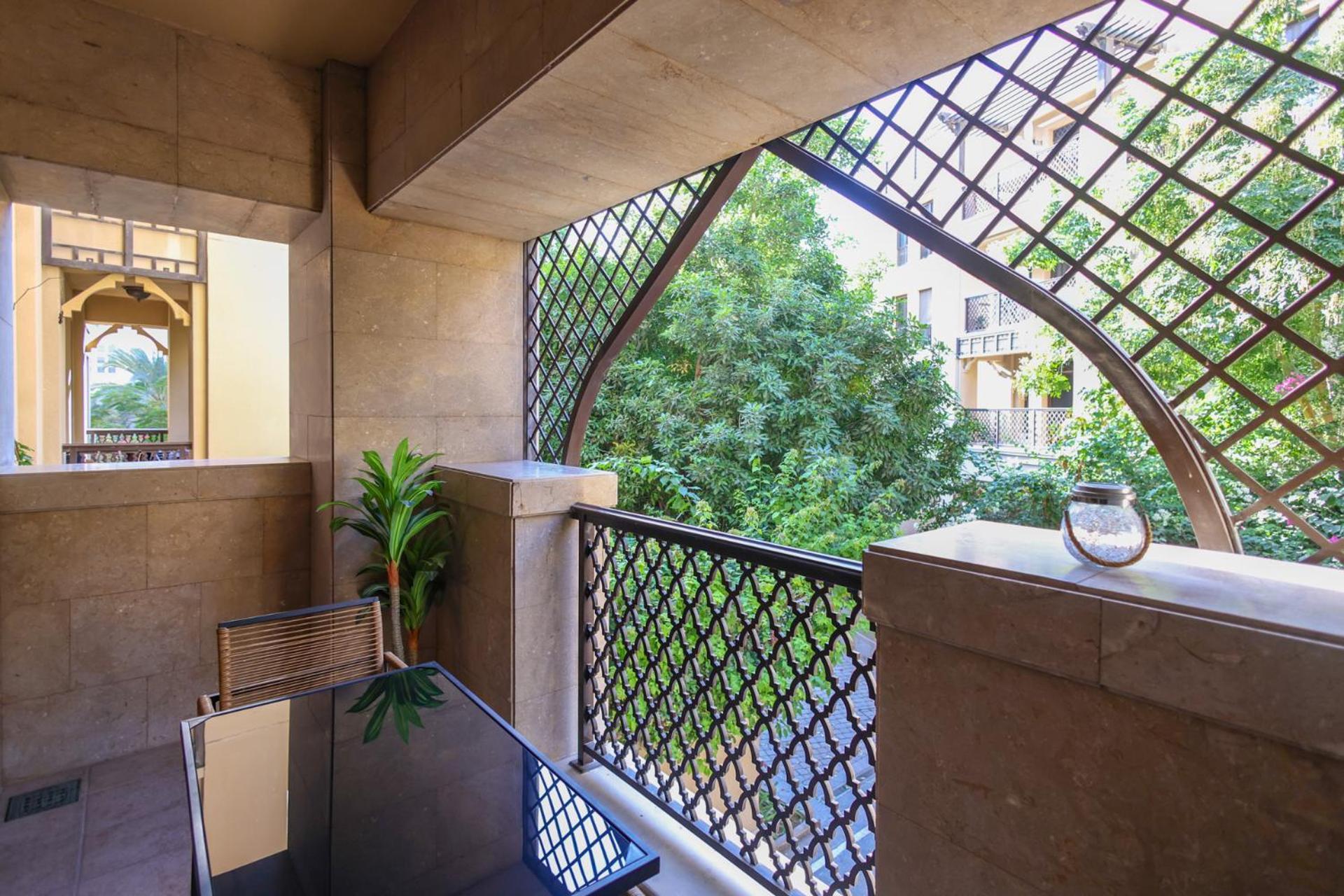 Apartment Elegant Old Town Escape With Burj Views & Near Mall *