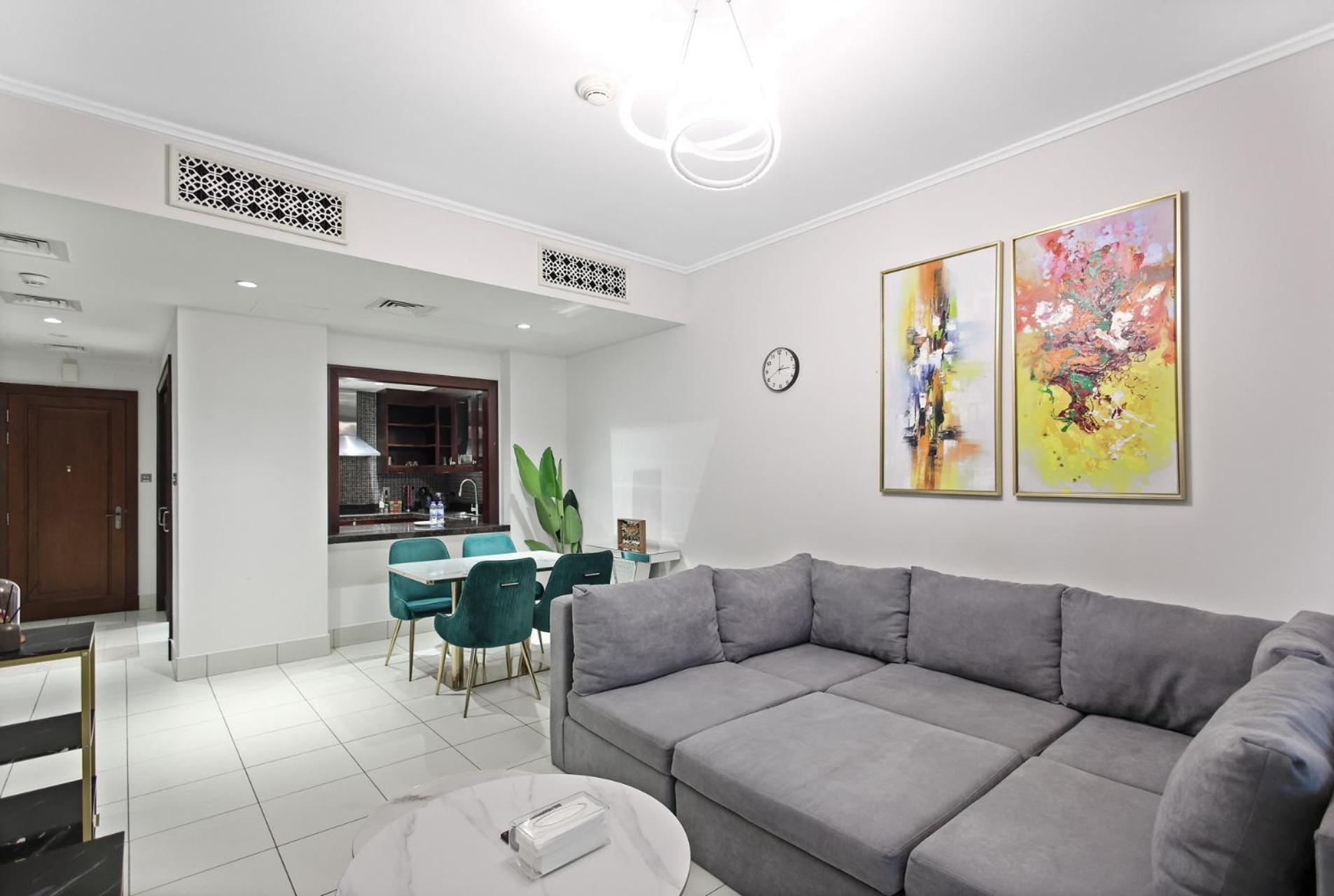 Apartment Elegant Old Town Escape With Burj Views & Near Mall *