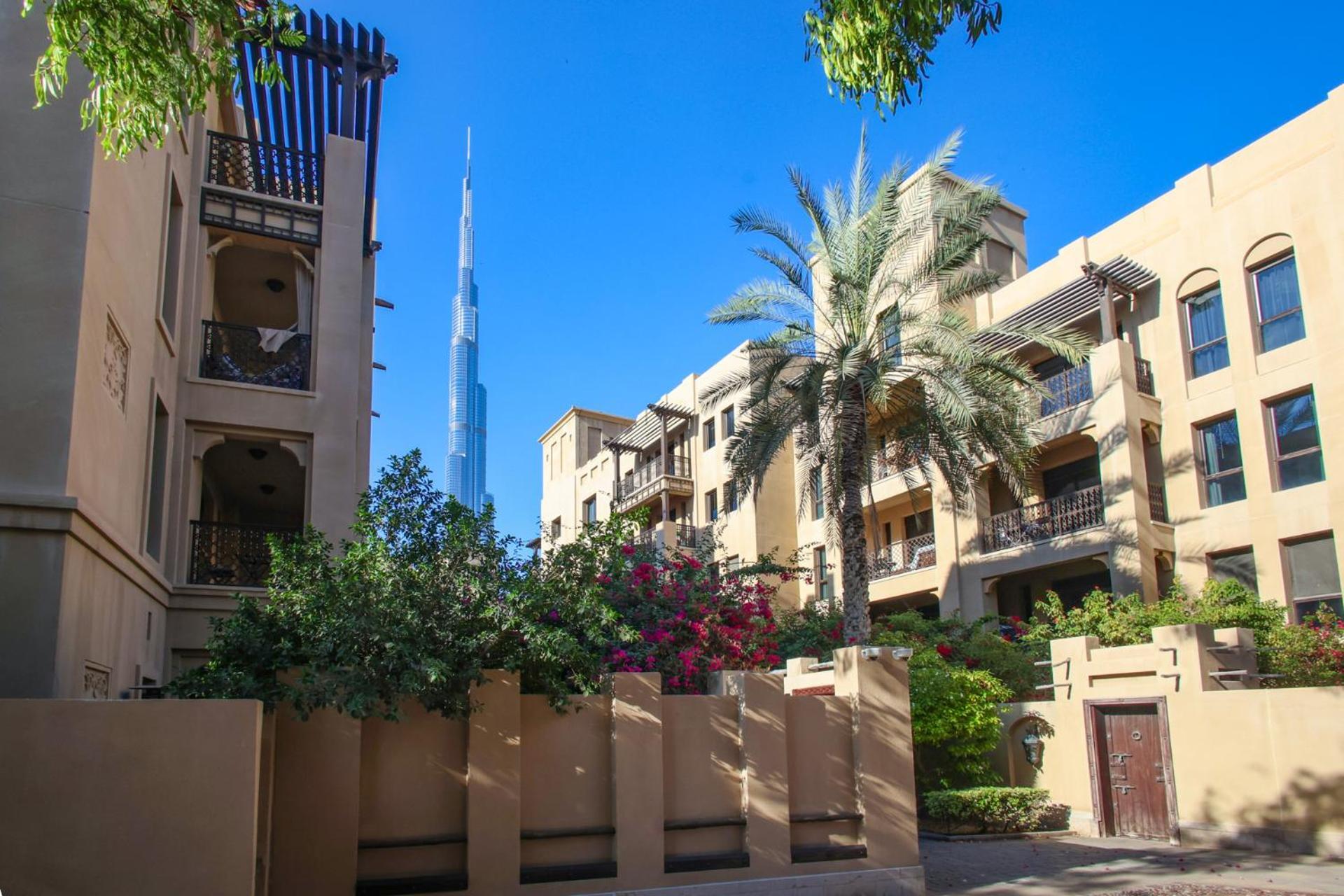 Apartment Elegant Old Town Escape With Burj Views & Near Mall