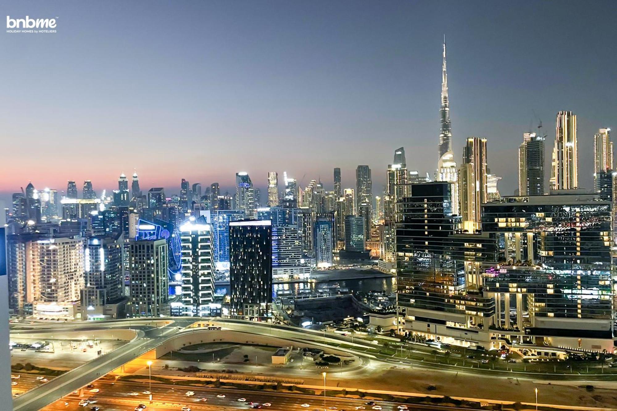 Bnbmehomes - Damac Towers Paramount *