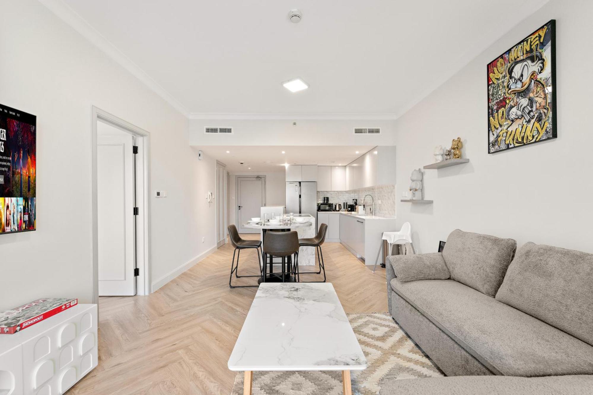 Apartment Luxe 1br In Fairways East With Canal Views