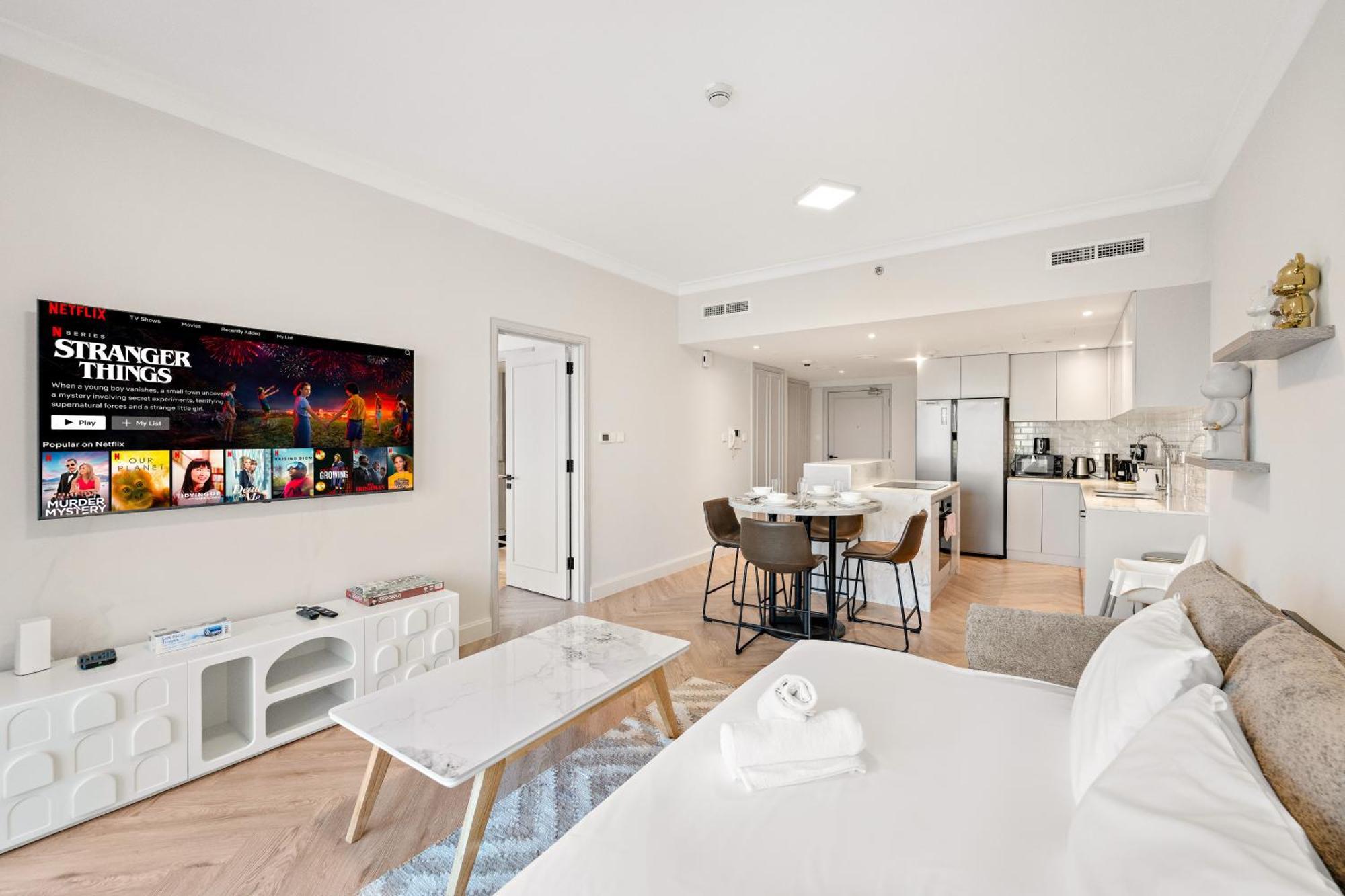 Luxe 1br In Fairways East With Canal Views Apartment *