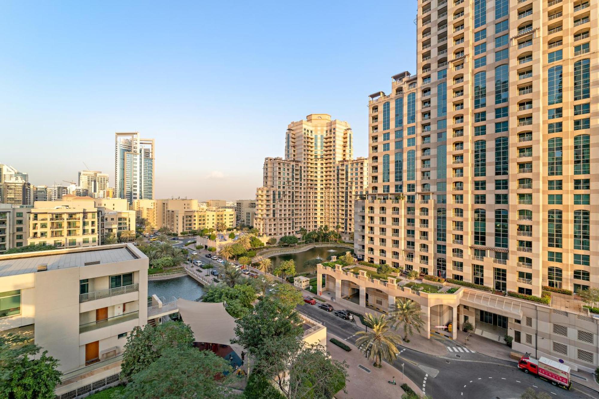 Luxe 1br In Fairways East With Canal Views *