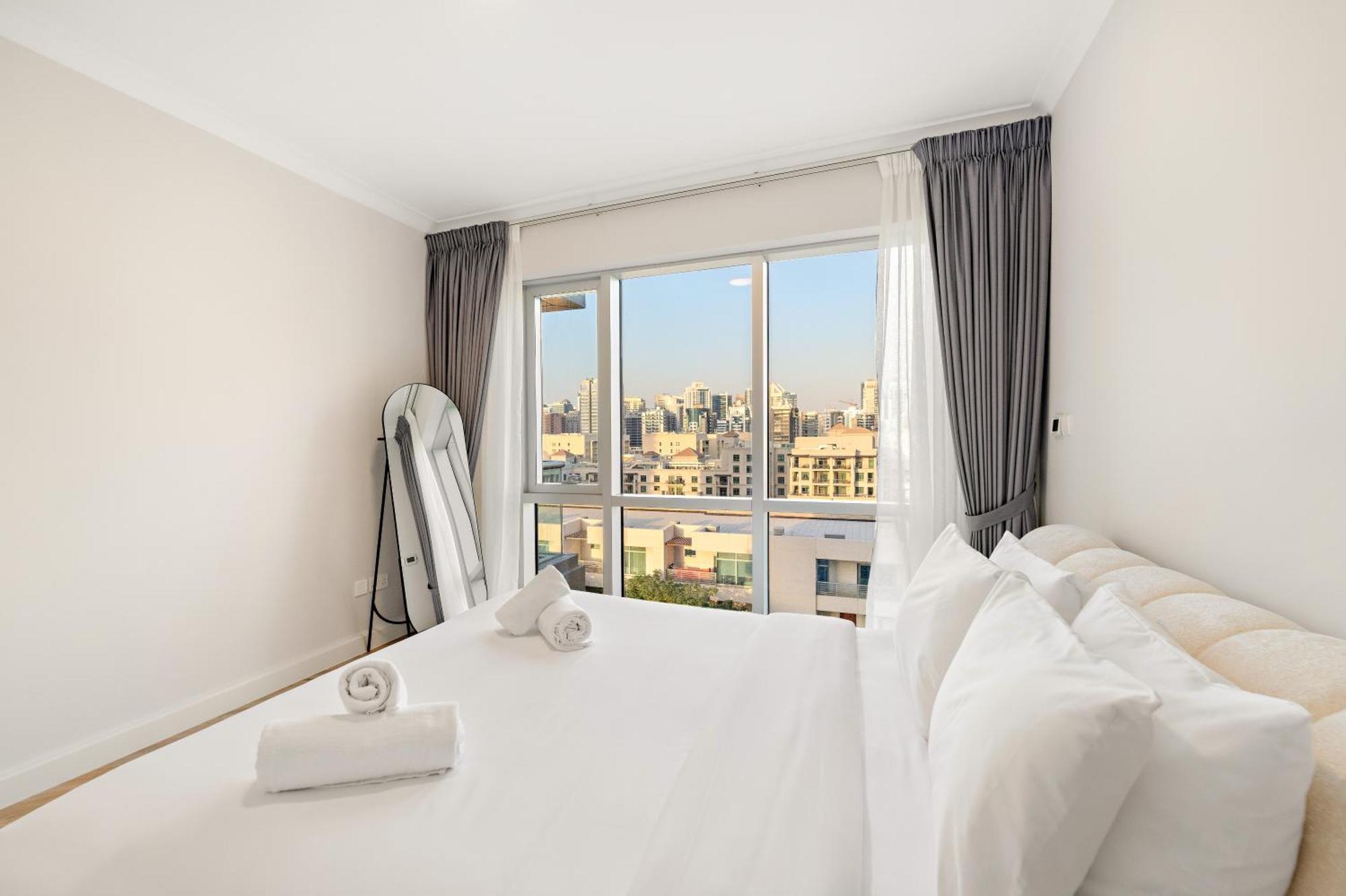 Apartment Luxe 1br In Fairways East With Canal Views Dubai