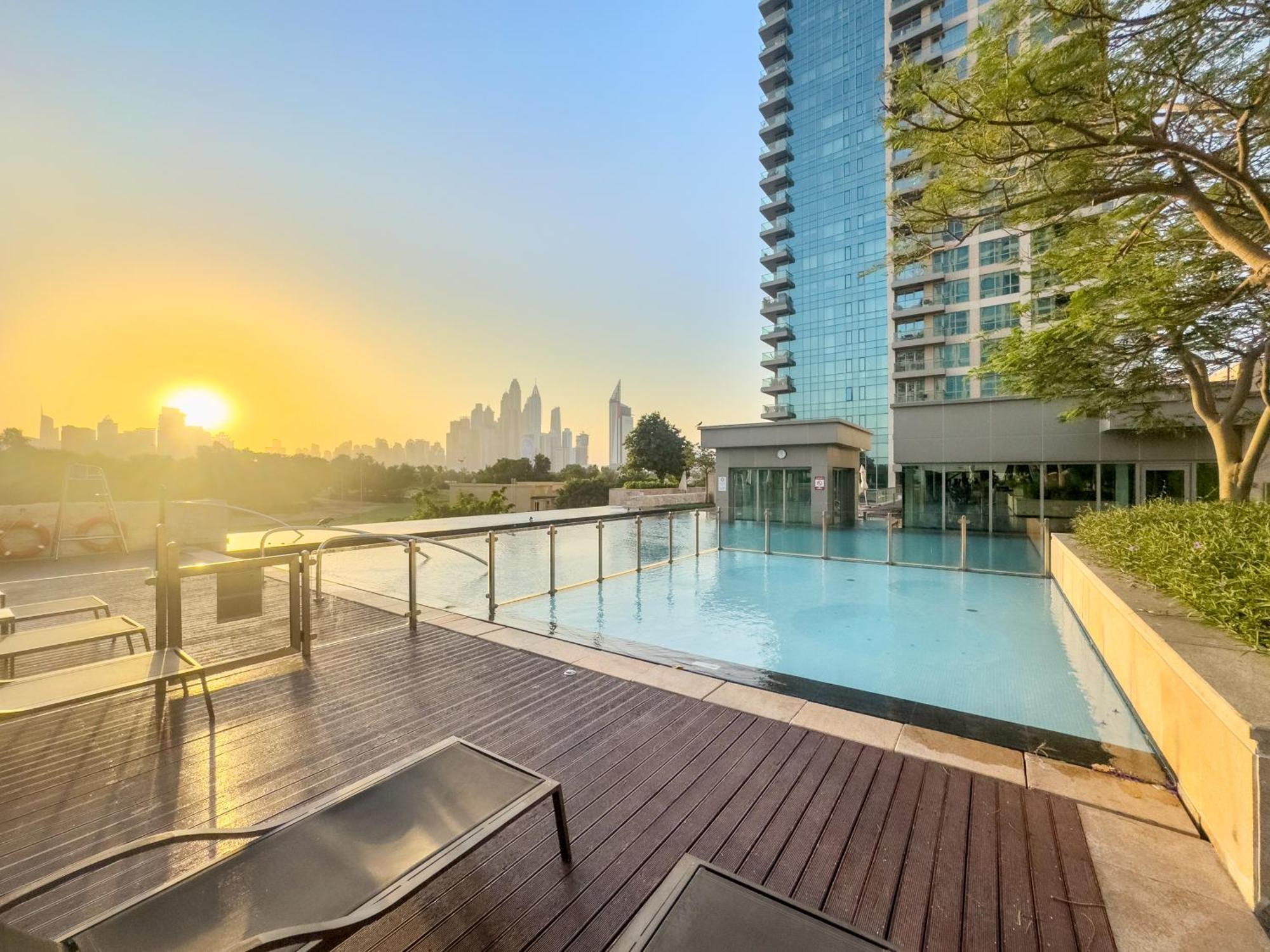 Luxe 1br In Fairways East With Canal Views * Dubai