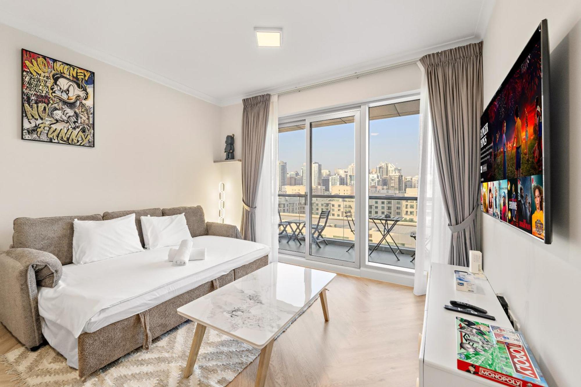 Luxe 1br In Fairways East With Canal Views