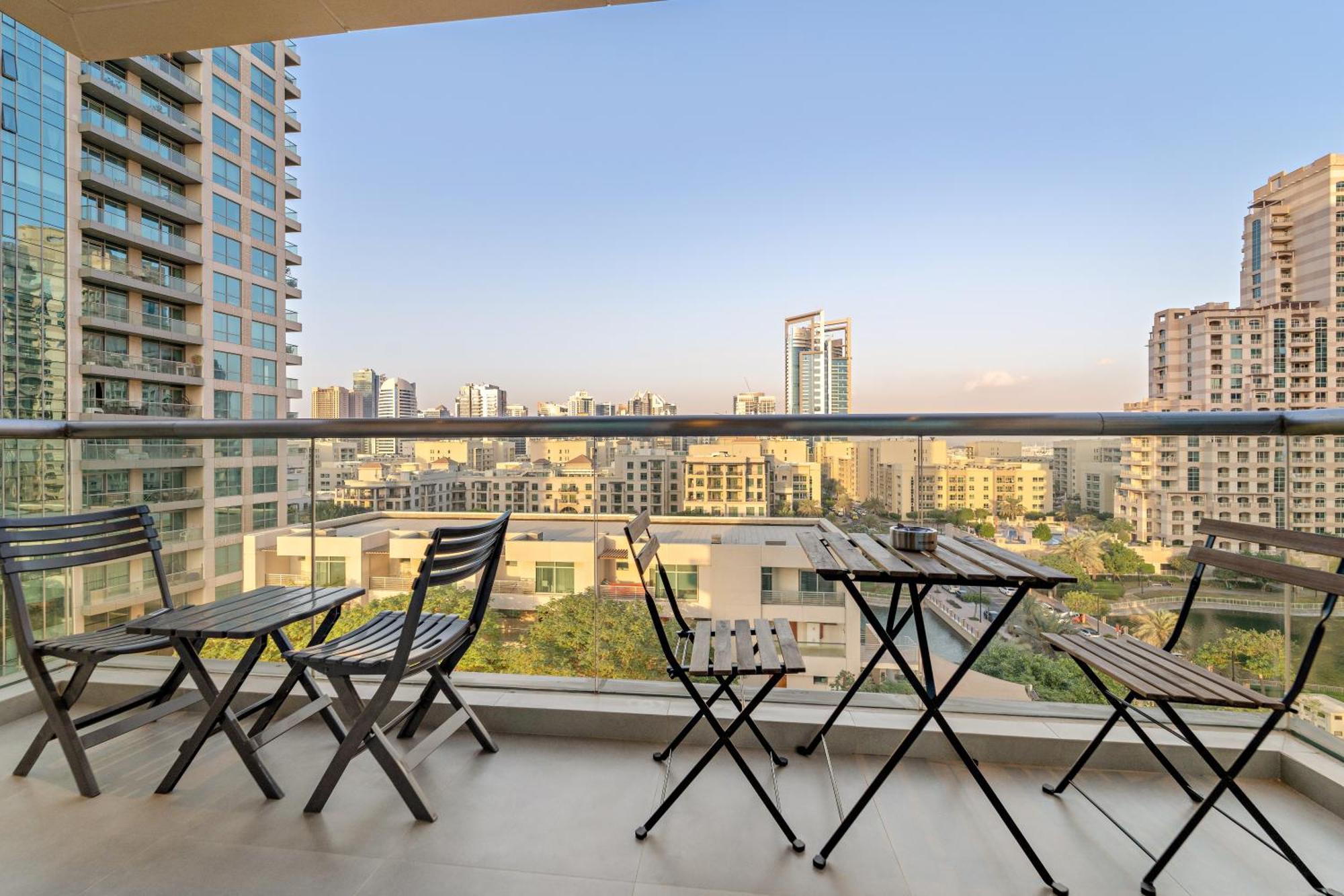 Luxe 1br In Fairways East With Canal Views Apartment *