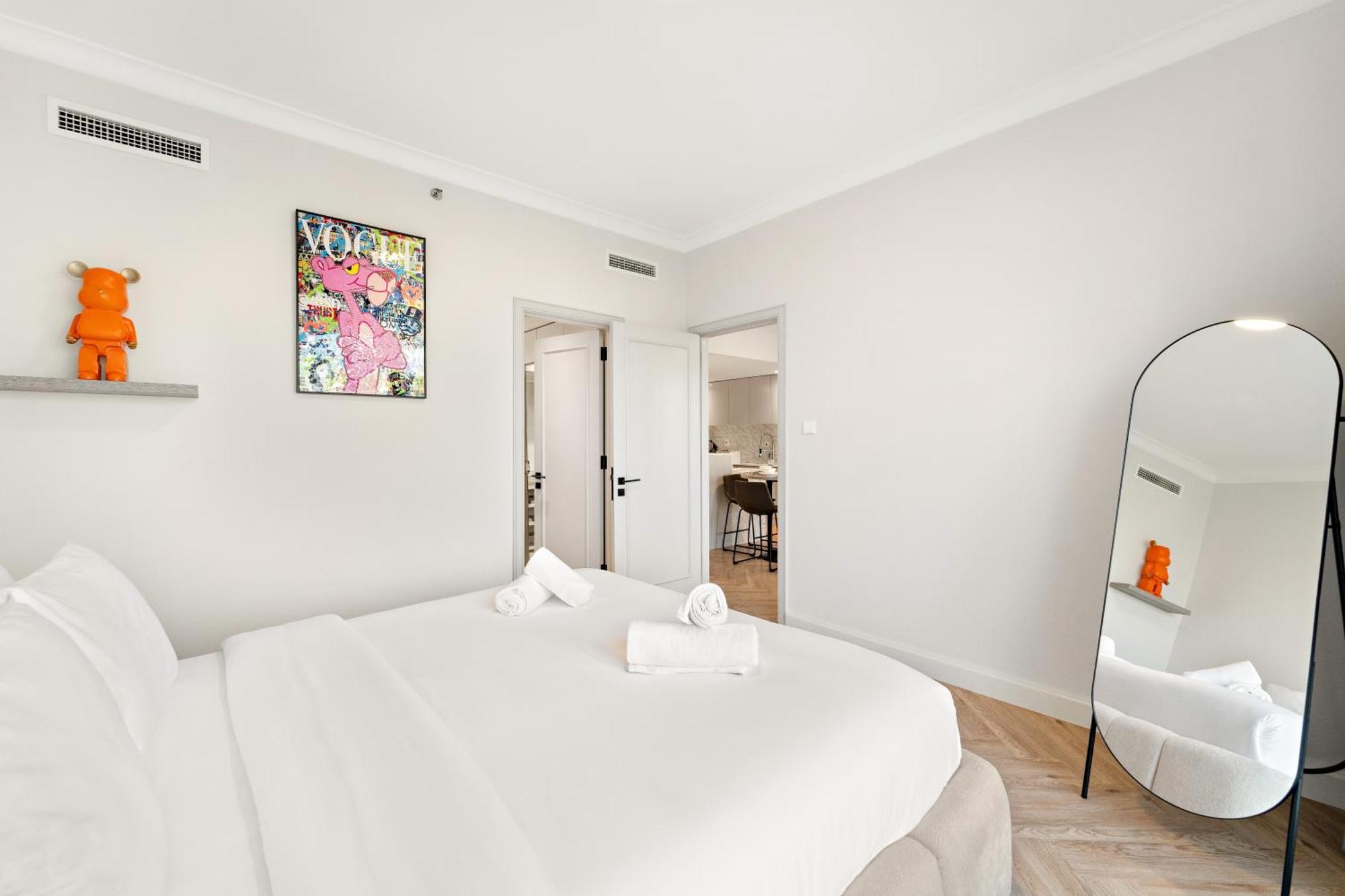 Luxe 1br In Fairways East With Canal Views *