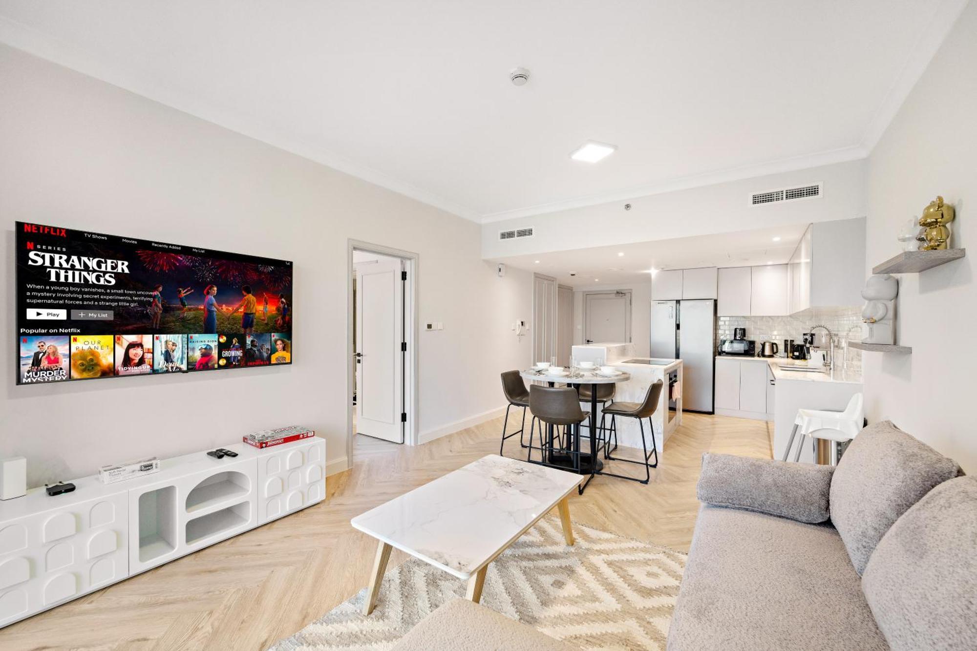 Luxe 1br In Fairways East With Canal Views * Dubai