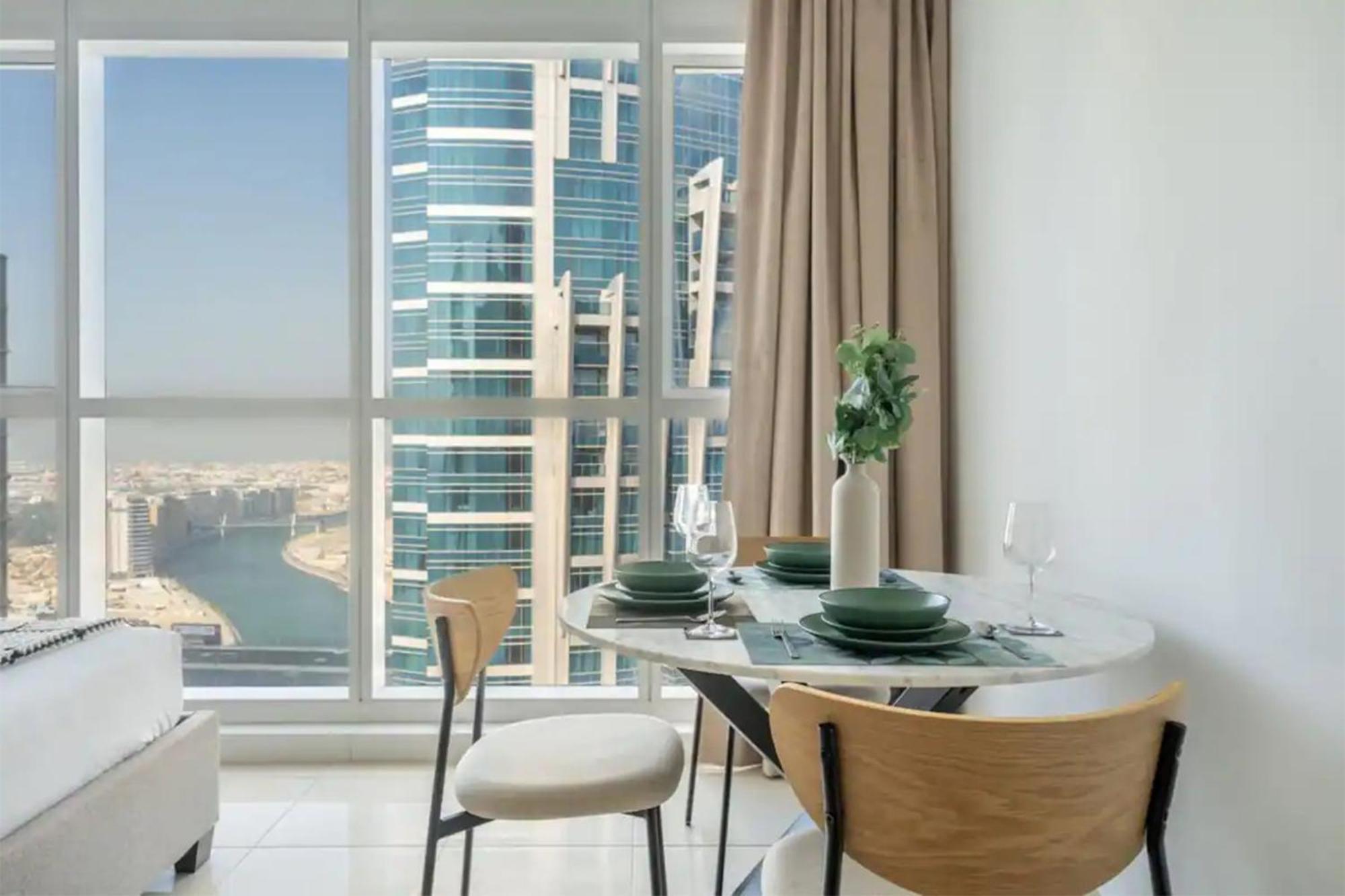 Cozy With Sea & Canal View In Court Tower *