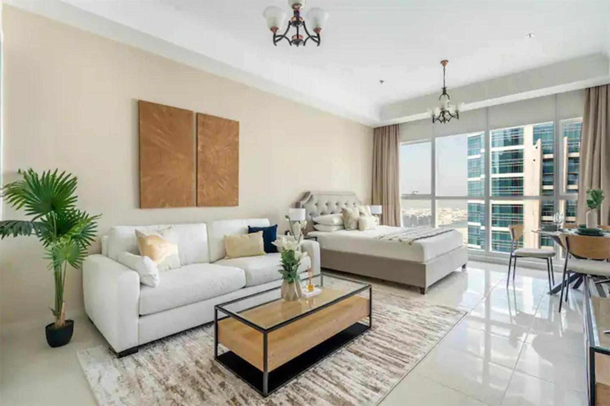 Cozy With Sea & Canal View In Court Tower Dubai