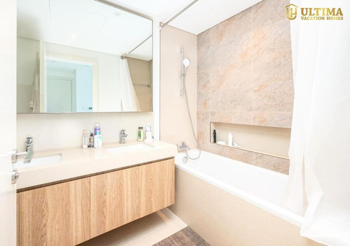 Elegant 3br-spacious Unit In Downtown Views Ii