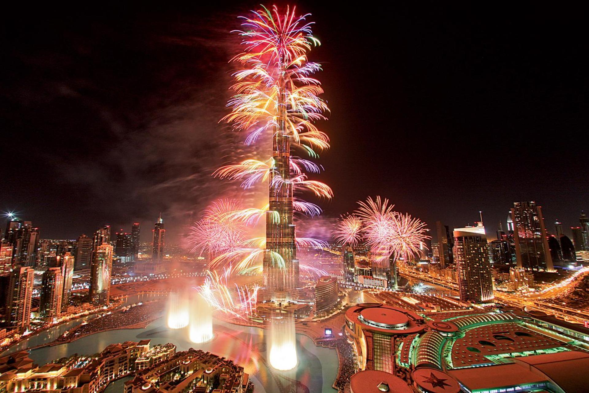 Classy Downtown Bliss With Mall Access Apartment Dubai