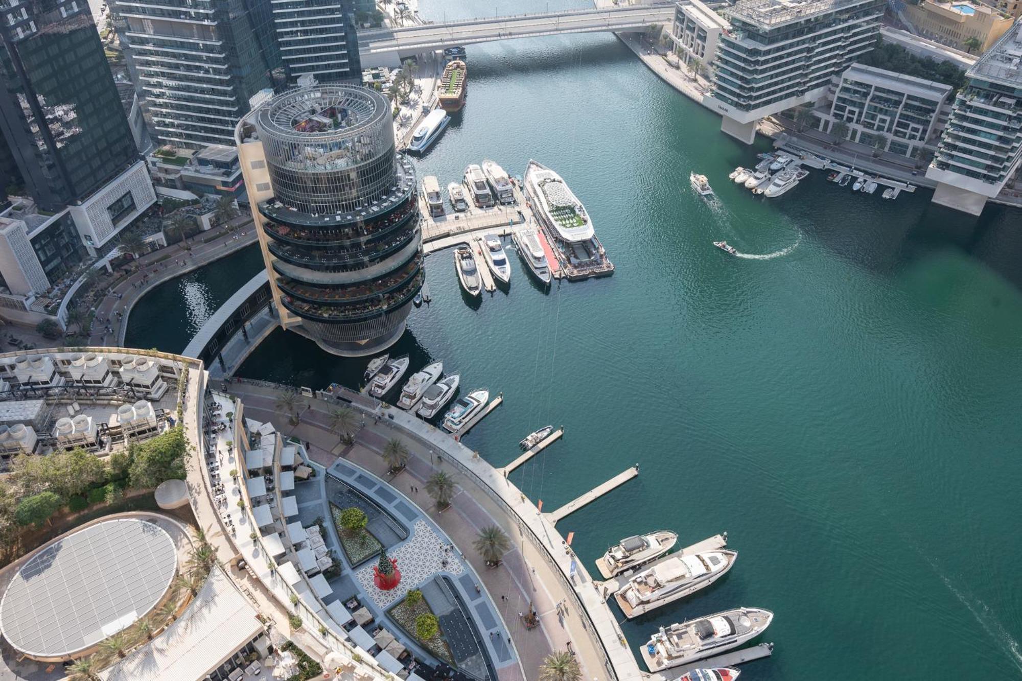 Grand In 1 Bedroom Flat That Sleeps 4 Apartment Dubai