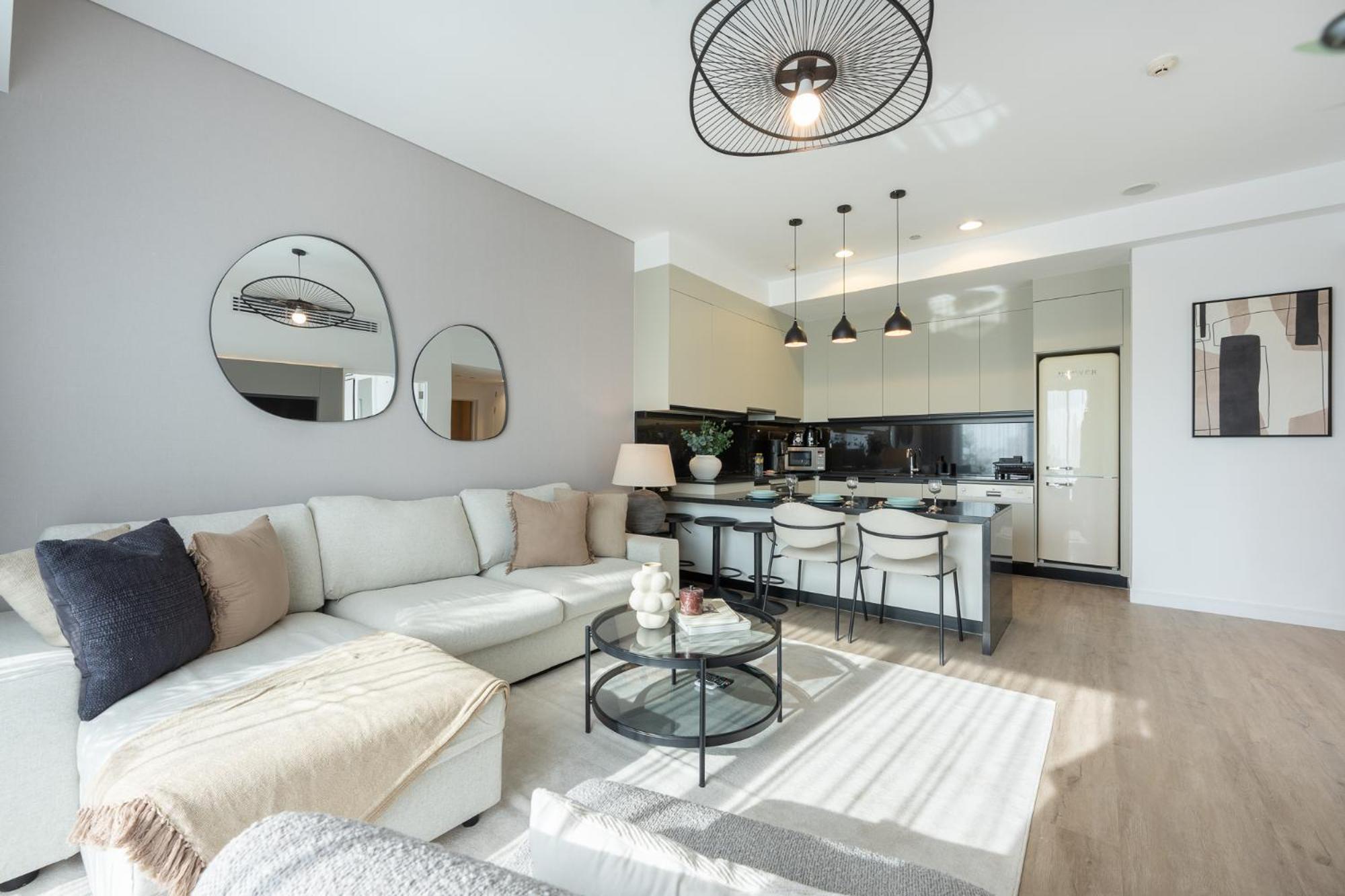 Apartment Grand In 1 Bedroom Flat That Sleeps 4 Dubai