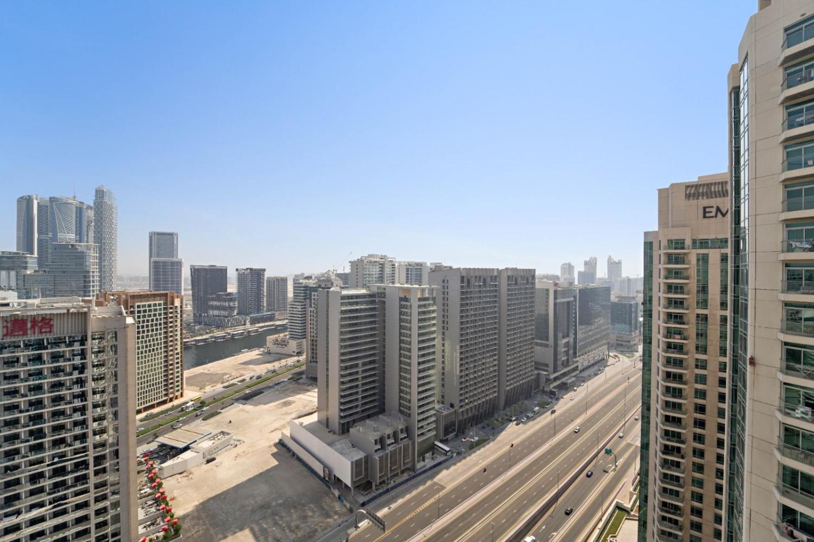 Charming Near Burj Khalifa With Gym & Pool Apartment
