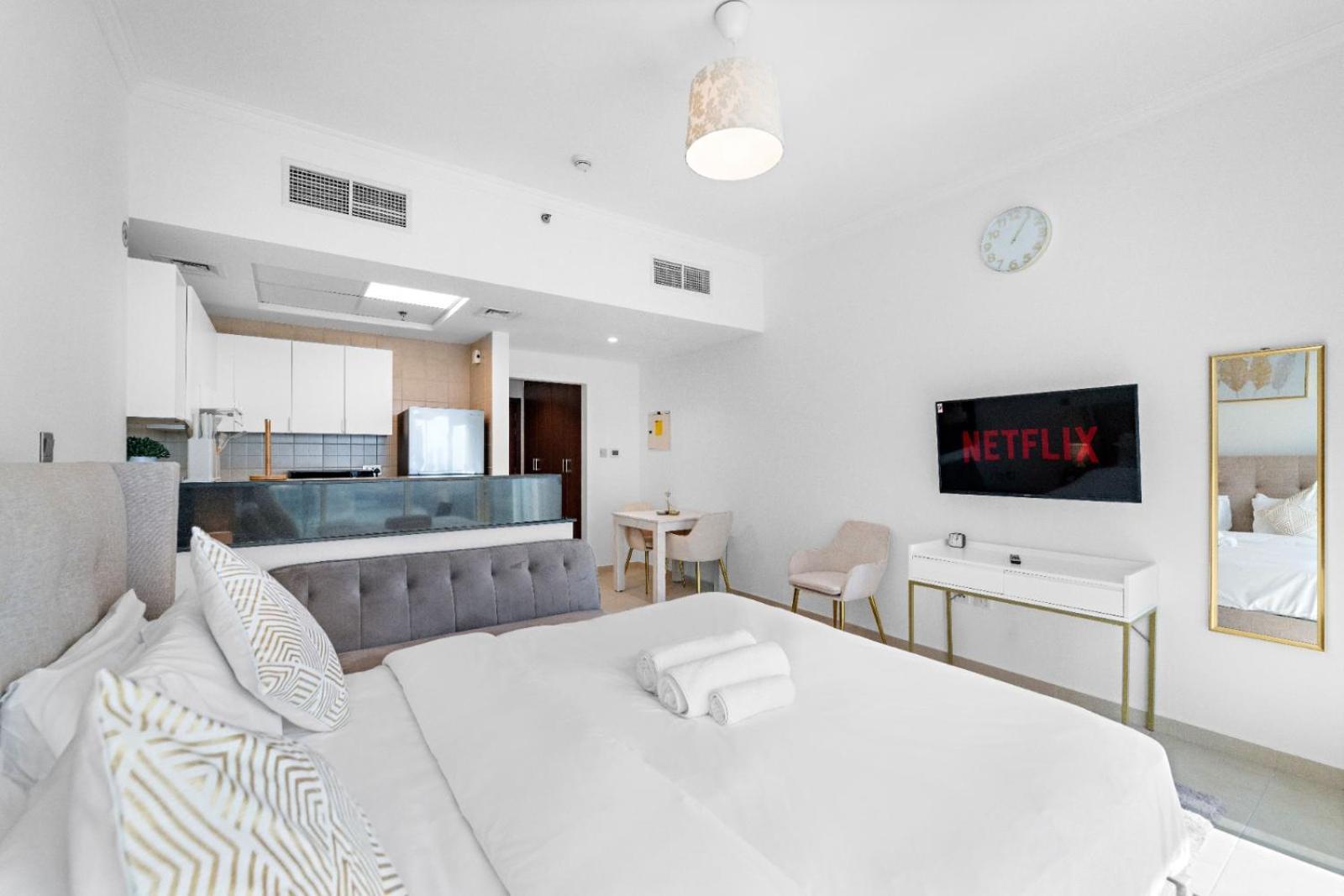 Apartment Charming Near Burj Khalifa With Gym & Pool *