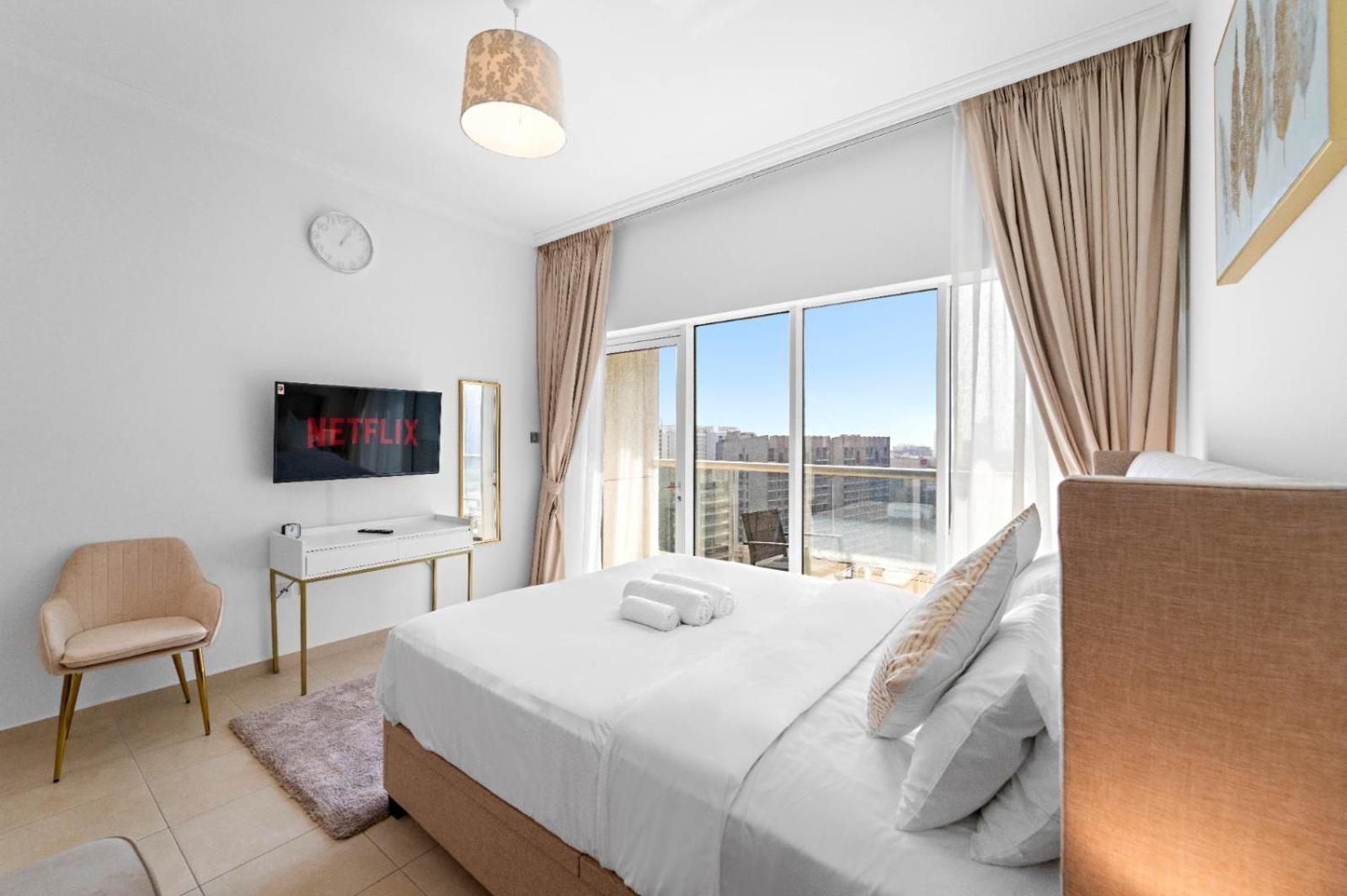 Charming Near Burj Khalifa With Gym & Pool Dubai