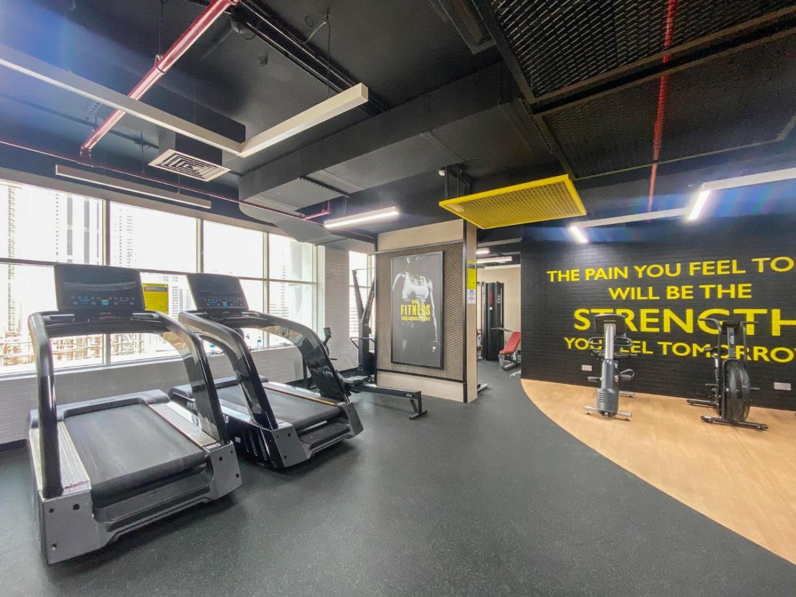 Charming Near Burj Khalifa With Gym & Pool * Dubai