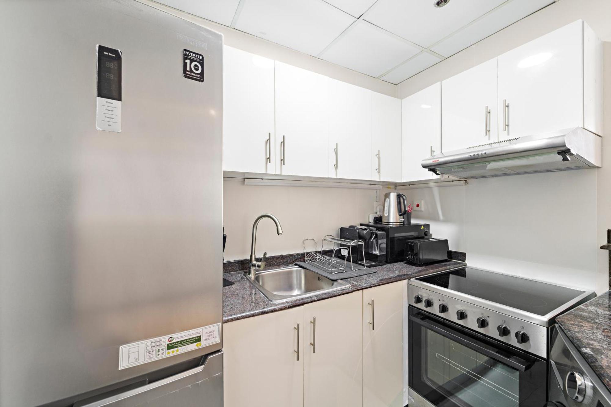 Lovely 1br In Manchester Tower With Pool And Gym Dubai