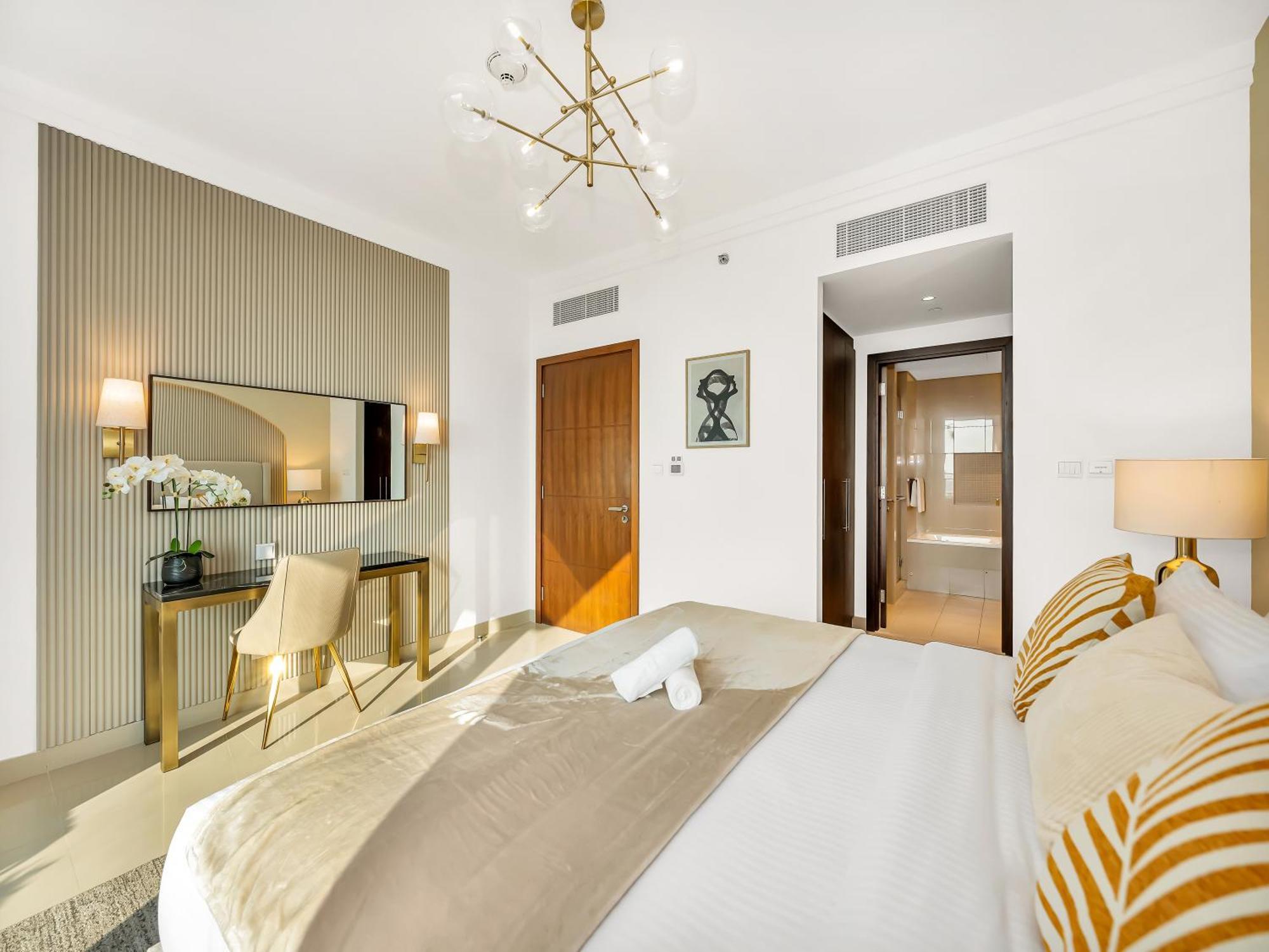 Stunning 2br-burj View -connected To Mall Apartment