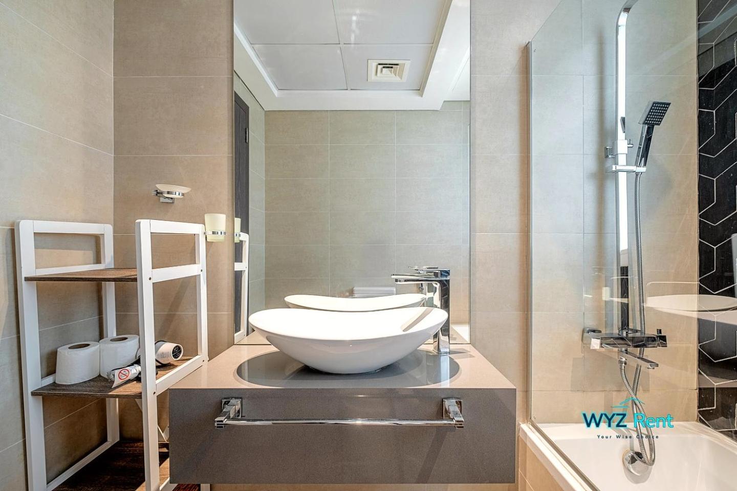 Charming 1 Bedroom In Ag Tower With Canal Views *