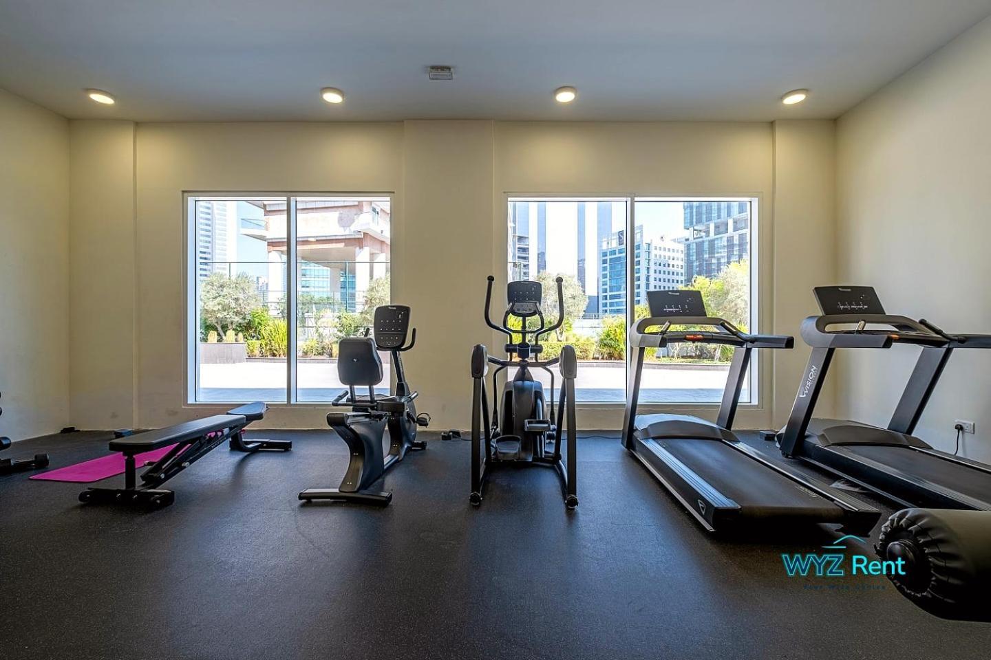 Charming 1 Bedroom In Ag Tower With Canal Views