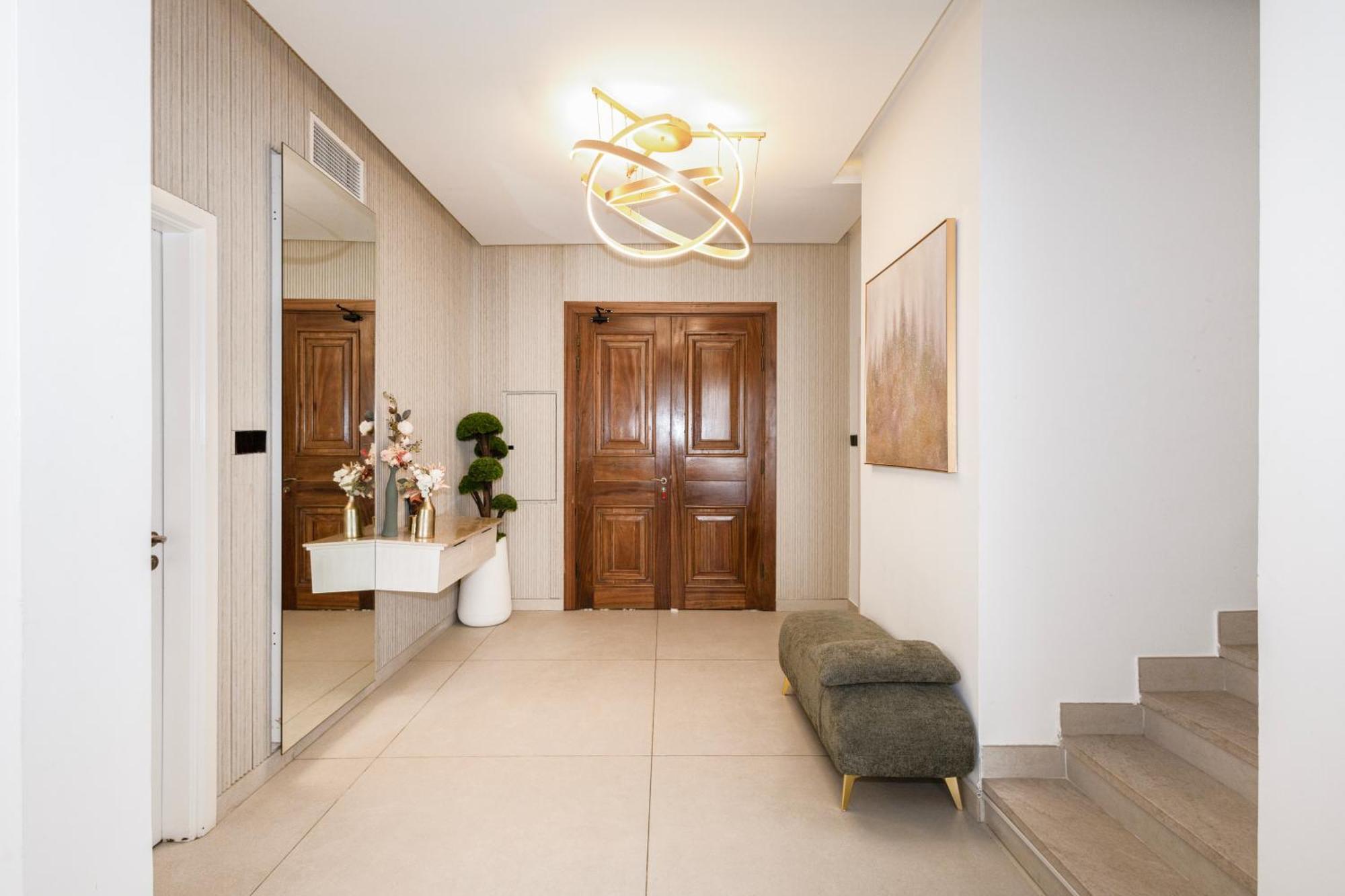 Villa Luxurious 5bhk With Pool Bbq And Full Time Housemaid Assistance - Live In *