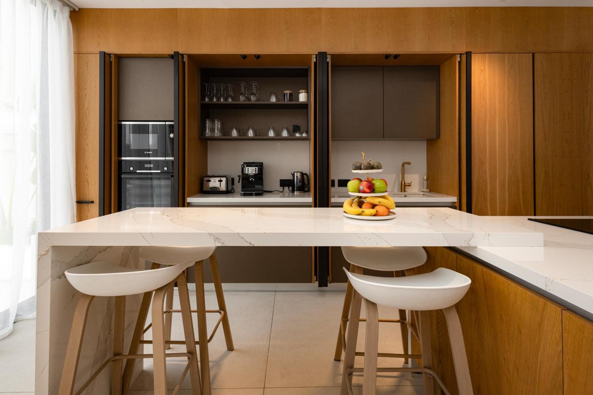 Villa Luxurious 5bhk With Pool Bbq And Full Time Housemaid Assistance - Live In