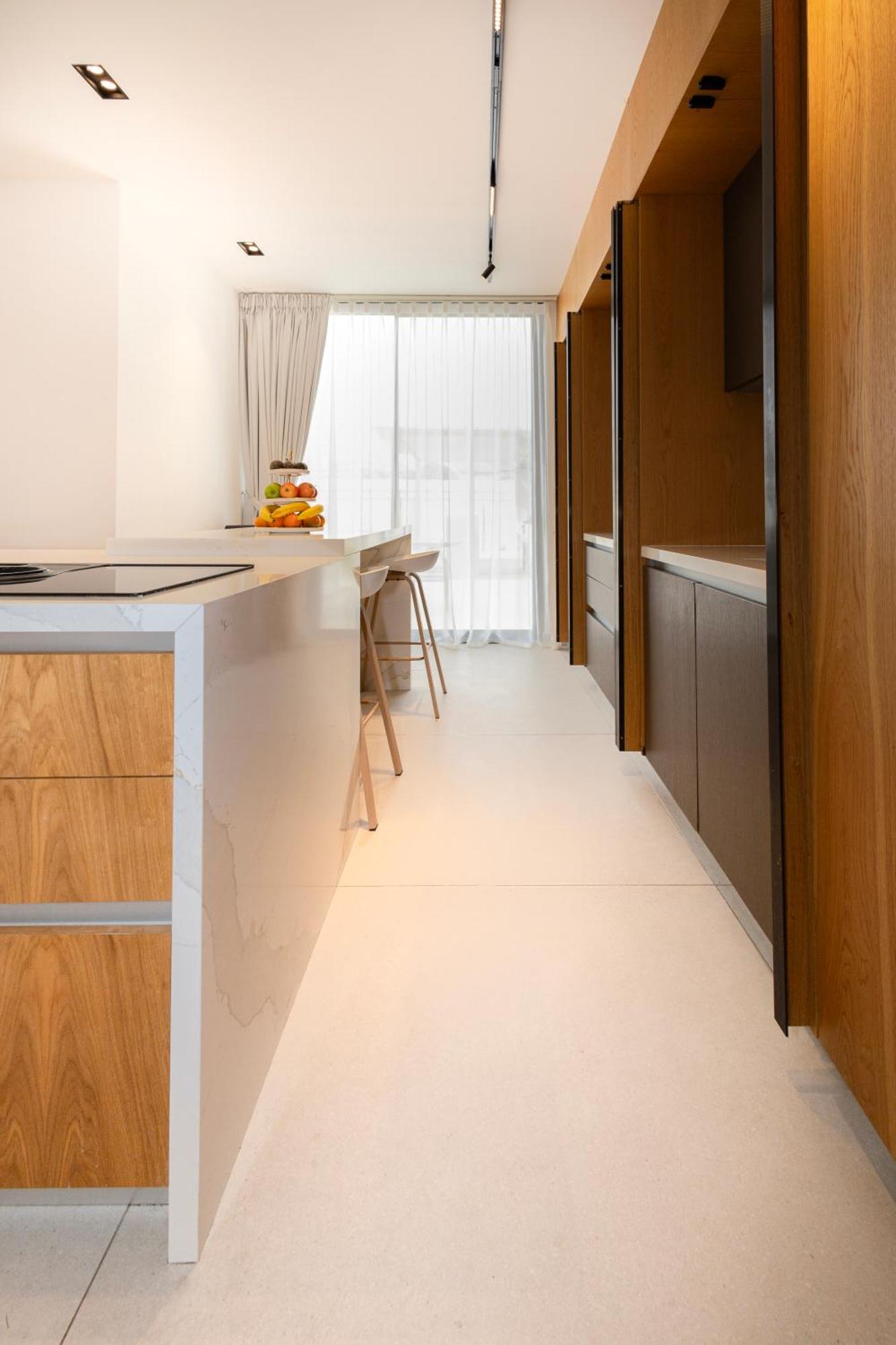 Luxurious 5bhk With Pool Bbq And Full Time Housemaid Assistance - Live In Villa Dubai