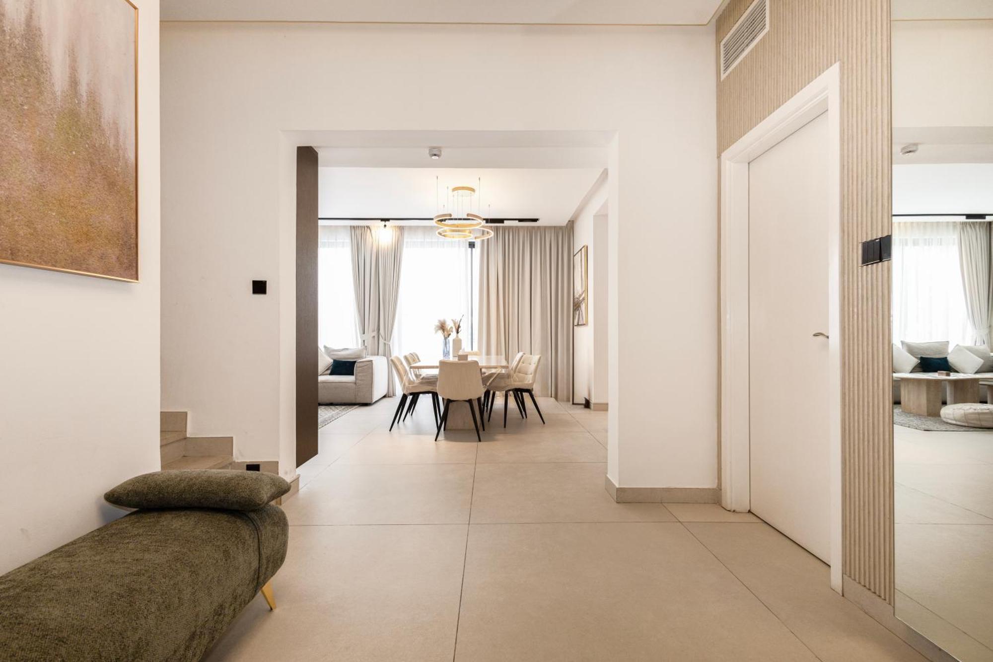 Villa Luxurious 5bhk With Pool Bbq And Full Time Housemaid Assistance - Live In