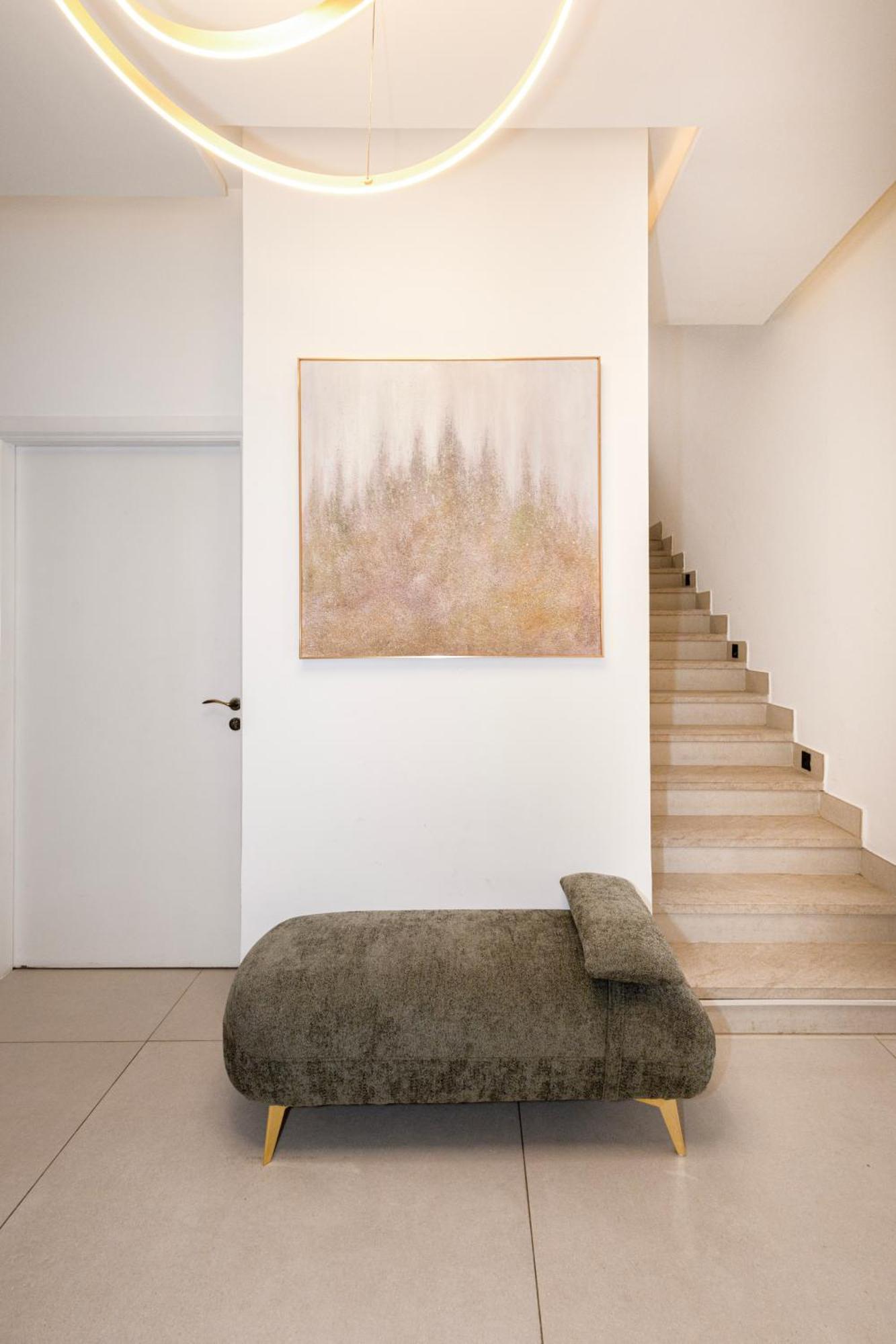 Luxurious 5bhk With Pool Bbq And Full Time Housemaid Assistance - Live In Dubai