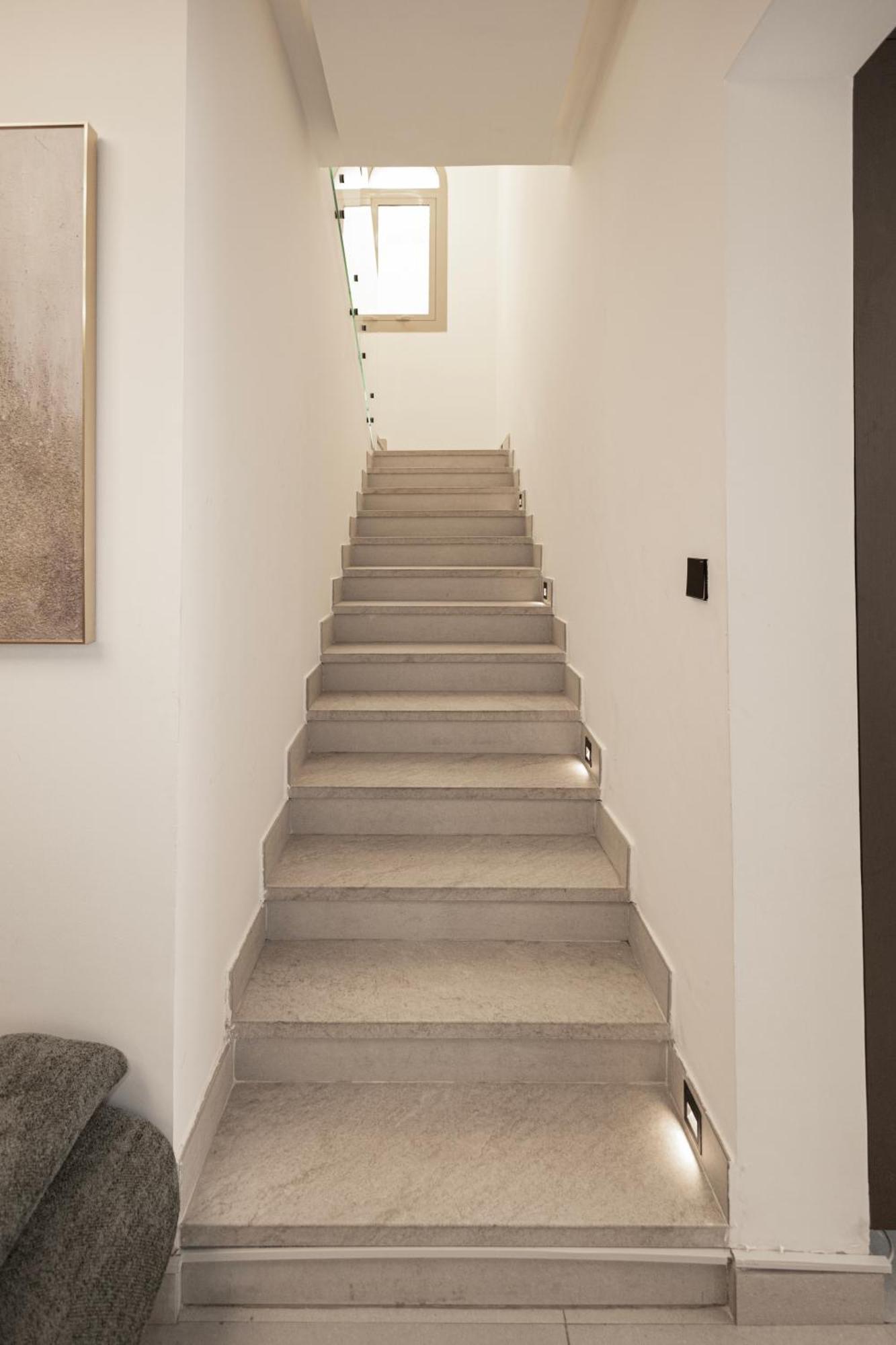 Luxurious 5bhk With Pool Bbq And Full Time Housemaid Assistance - Live In Villa