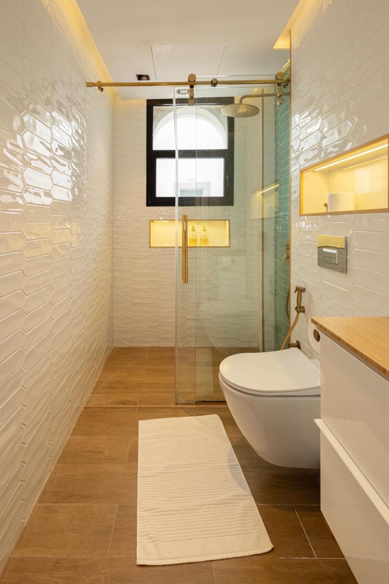 Villa Luxurious 5bhk With Pool Bbq And Full Time Housemaid Assistance - Live In Dubai